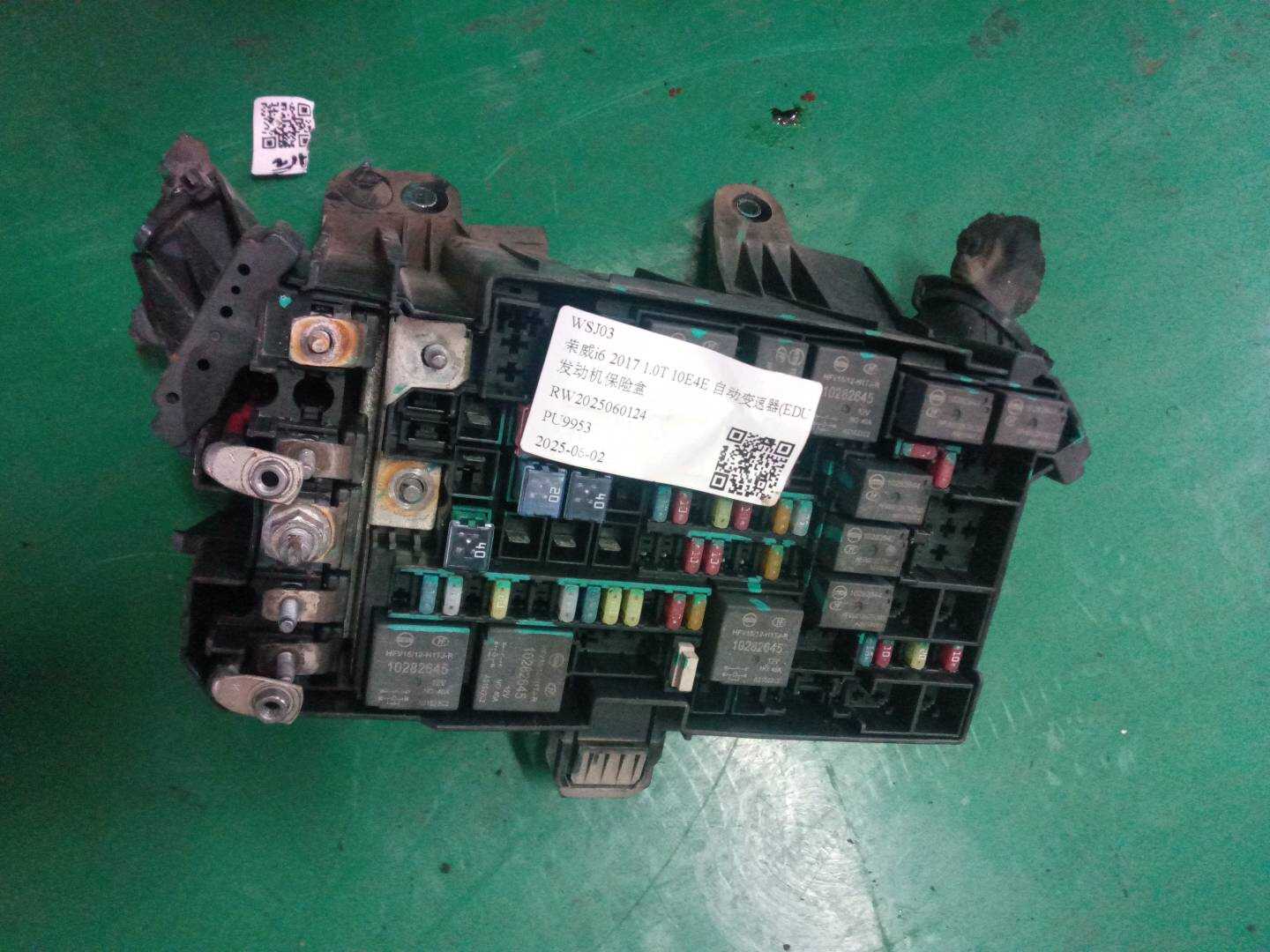 10352331 发动机保险盒