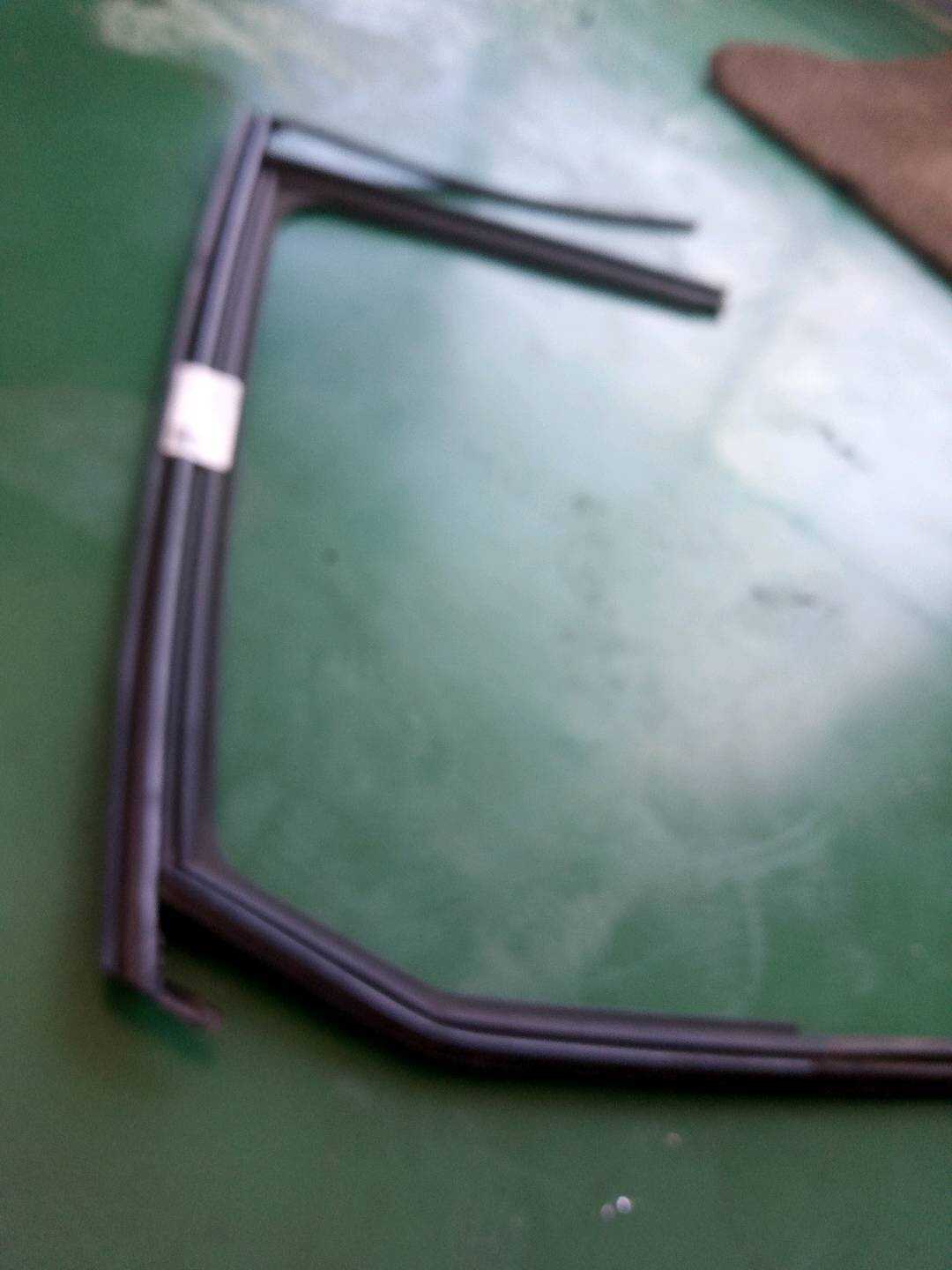 A2467350200 后门玻璃绒槽(右)