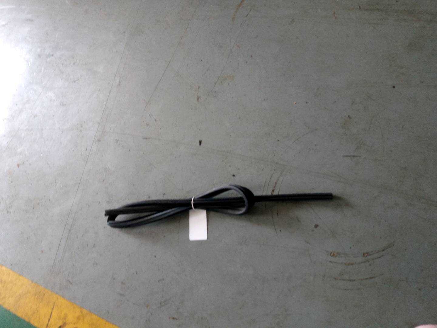 835301F000 后门玻璃绒槽(左)