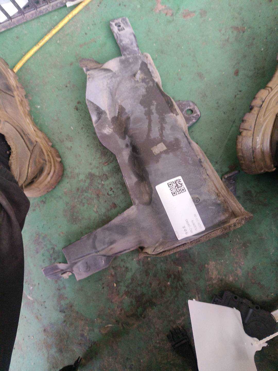 C2Z4971 Insulator, Right