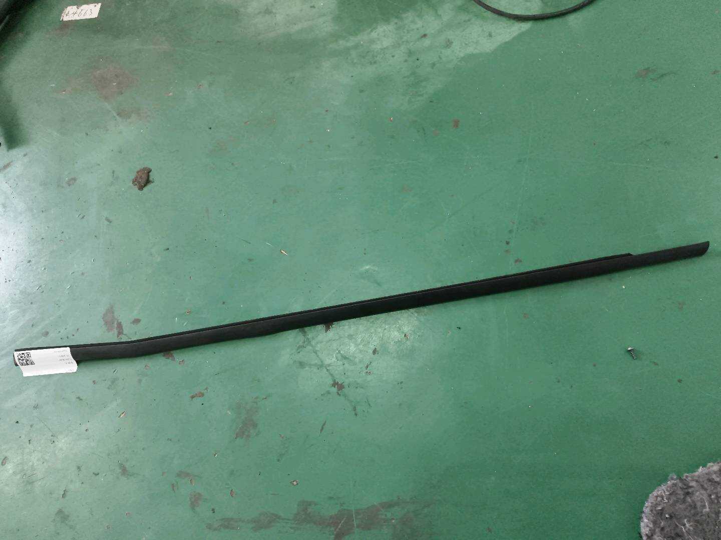51328257701 前门玻璃压条(左外)