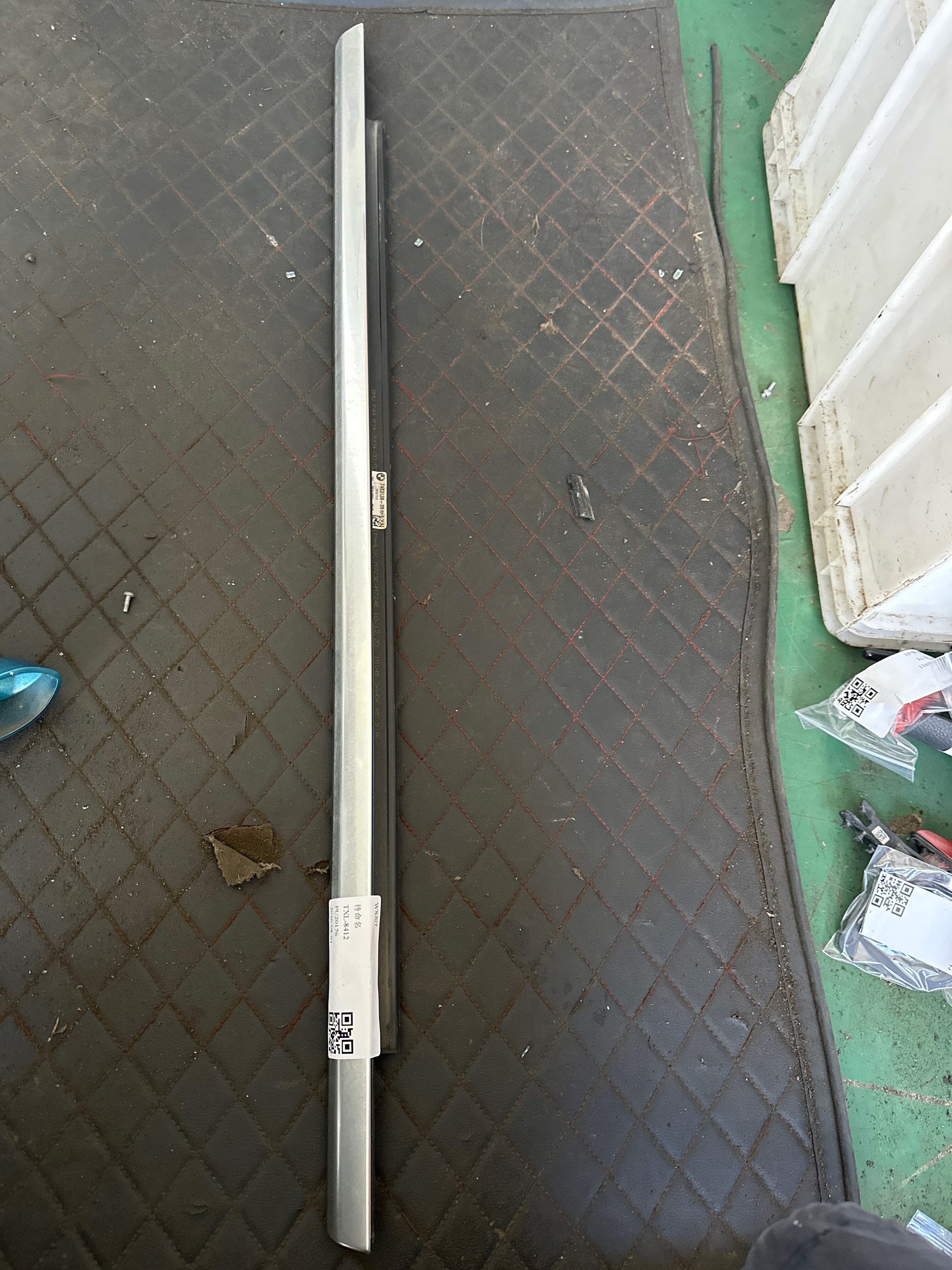 51357483138 后门玻璃压条(右外)