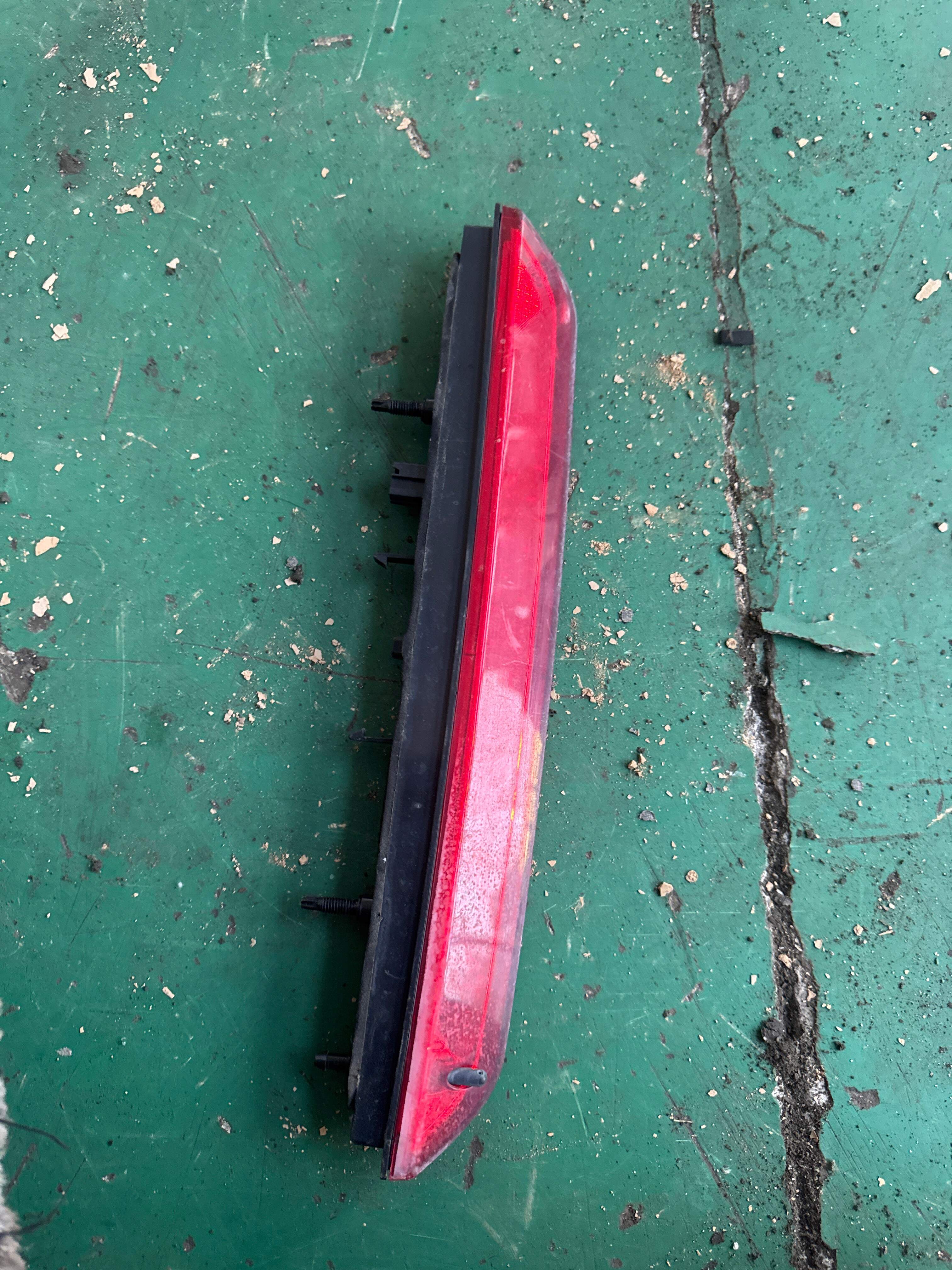 YL00364080 高位刹车灯