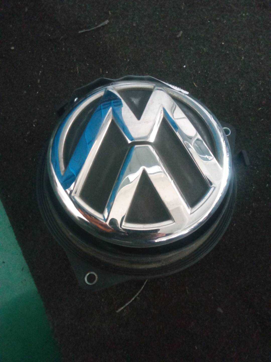 6RD827469AULM Trunk Lid Emblem