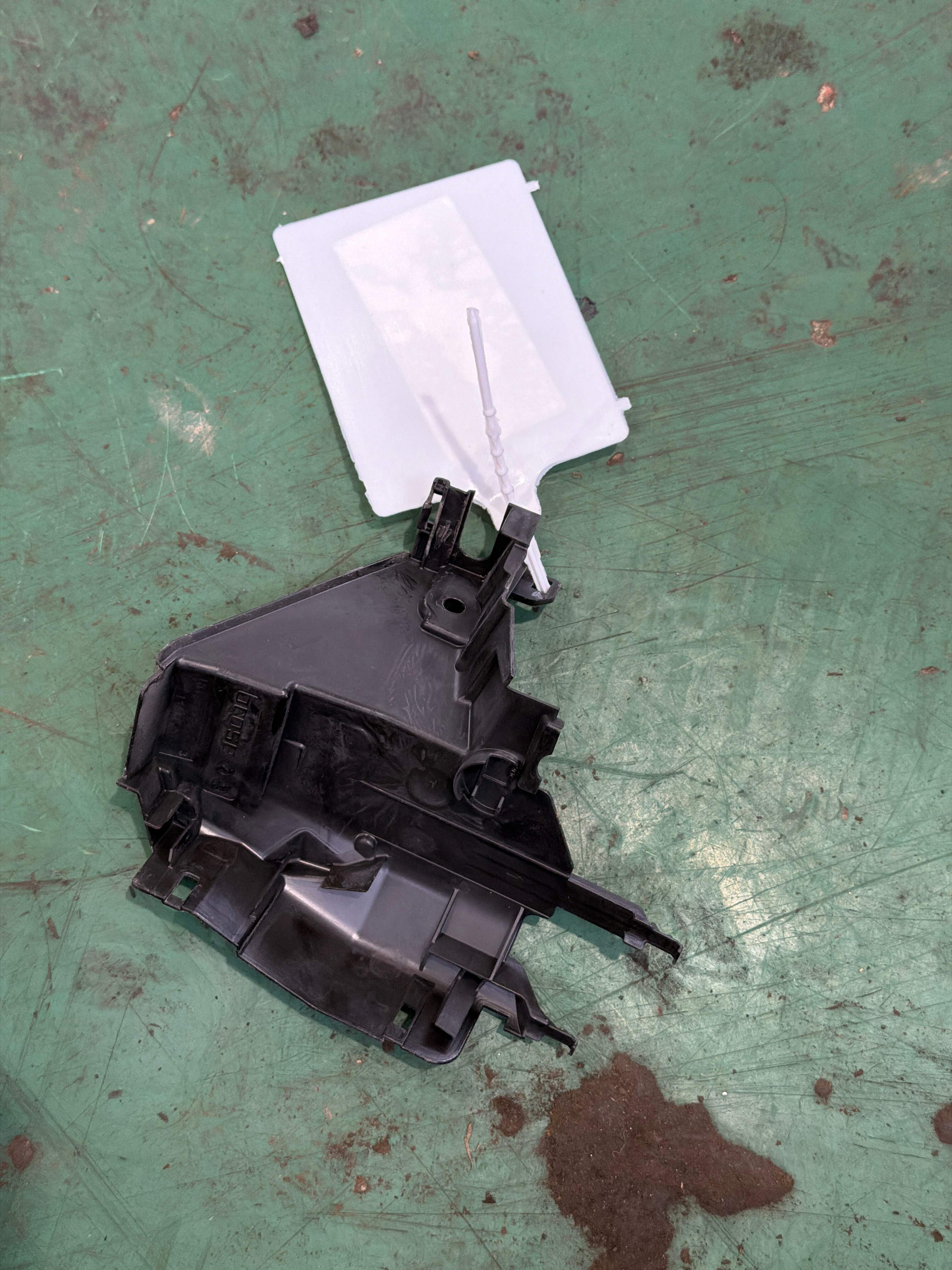 C2D39610 Lock Pin Cover