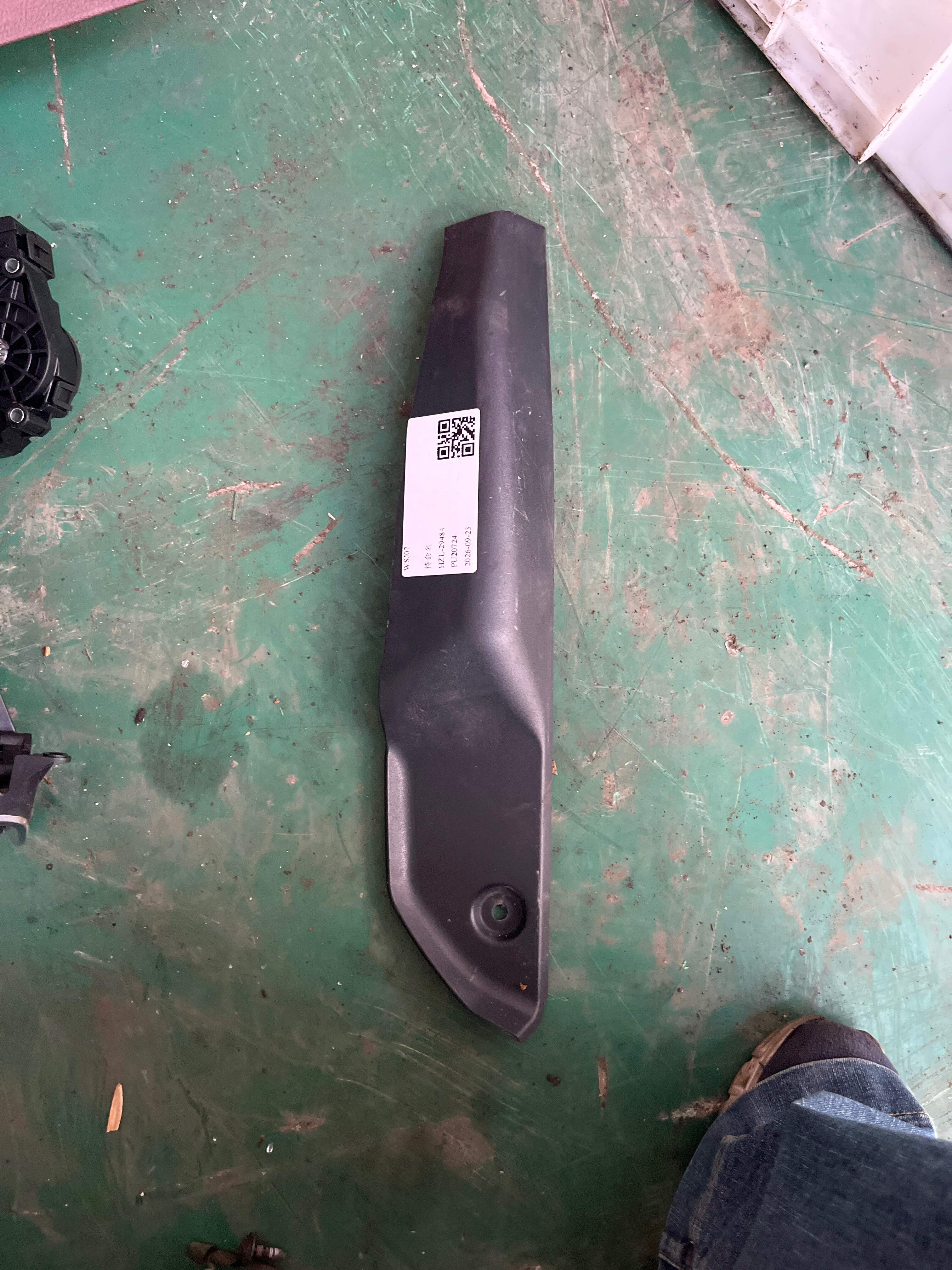 63217224229 尾灯内护板(左)