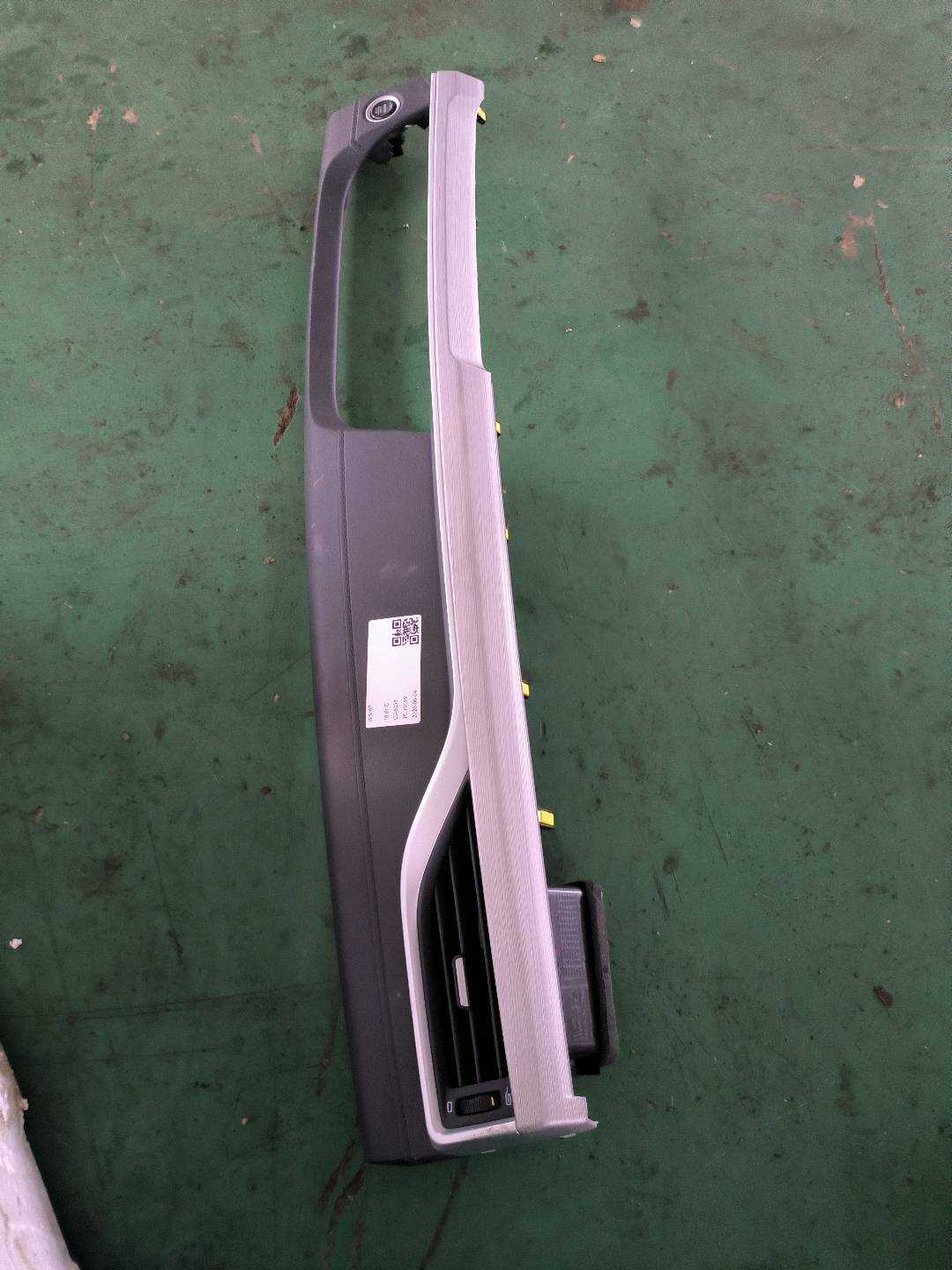 101803748501742 仪表板右侧装饰板总成