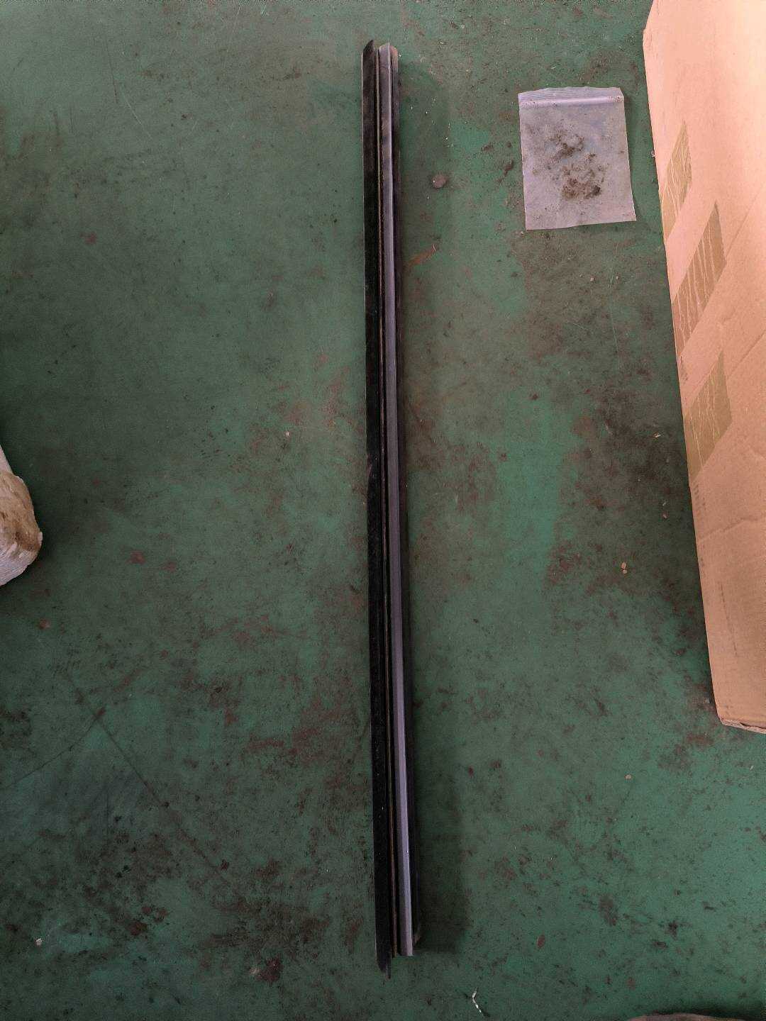 L5JA839480A 后门玻璃压条(右内)