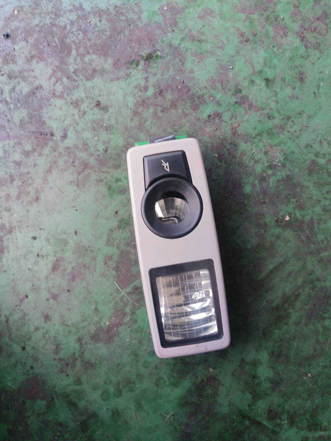 63316972973 室内顶灯(左后)