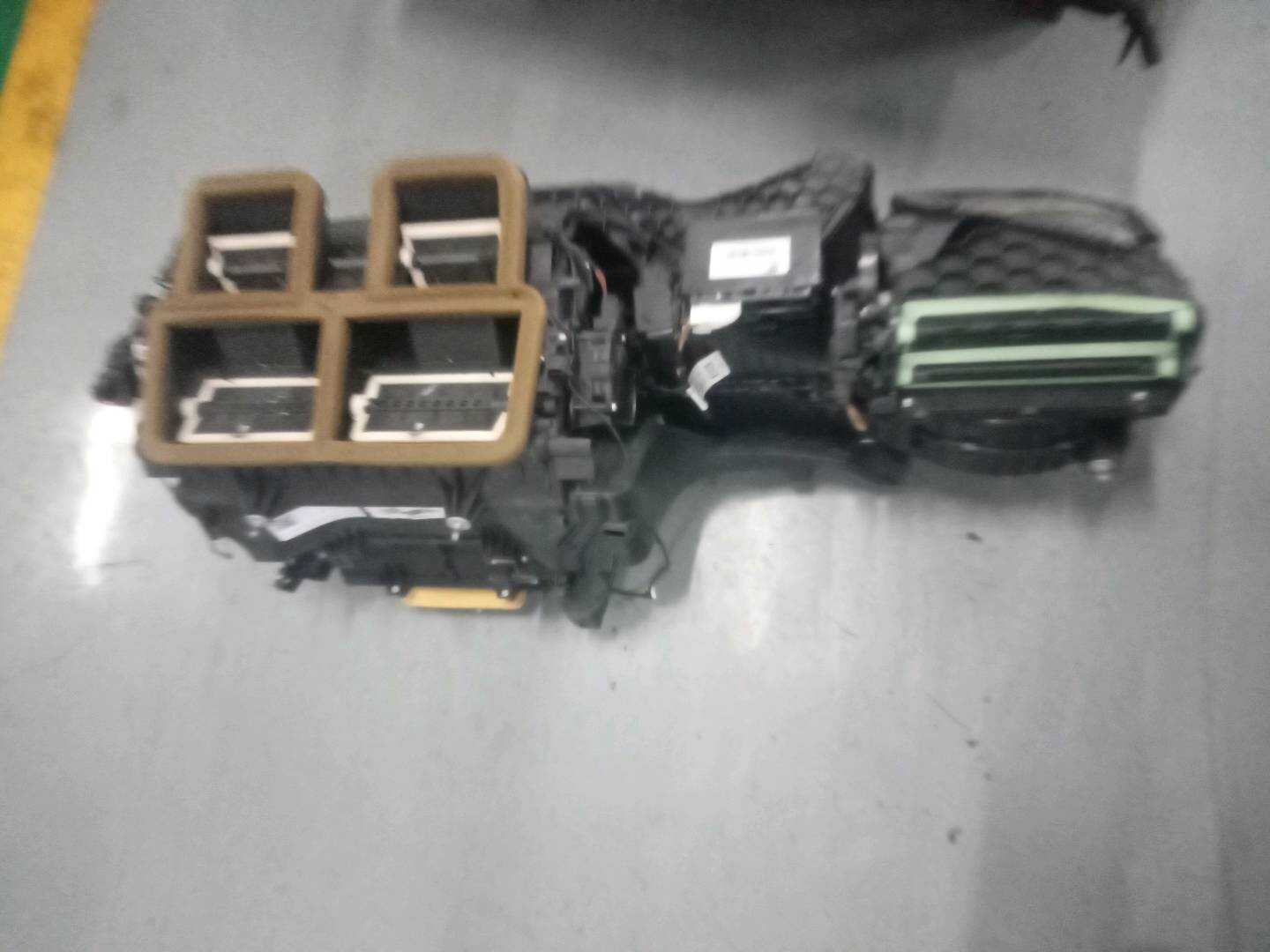 64119237548 蒸发箱总成