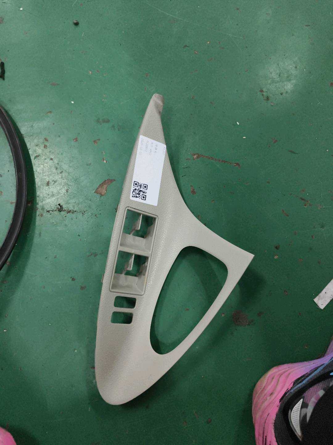 8796106325 前门玻璃升降开关装饰板（左）
