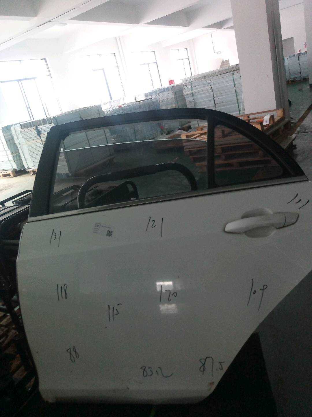 1087259900 后门壳(左)