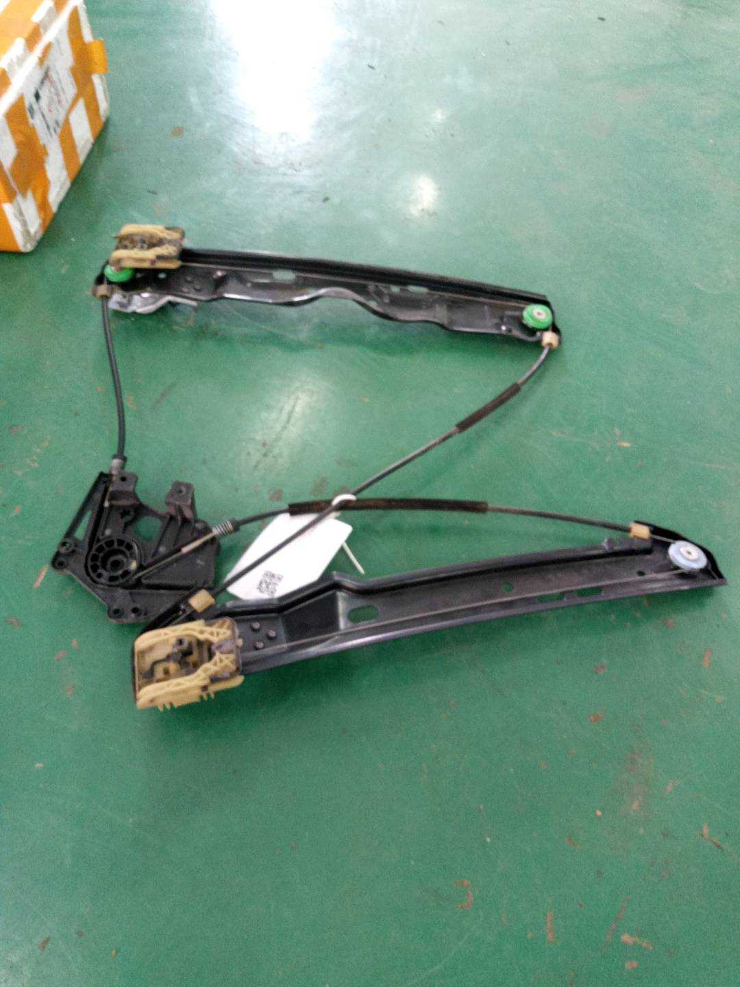 LR046658 Front Door Window Regulator Assembly, Left