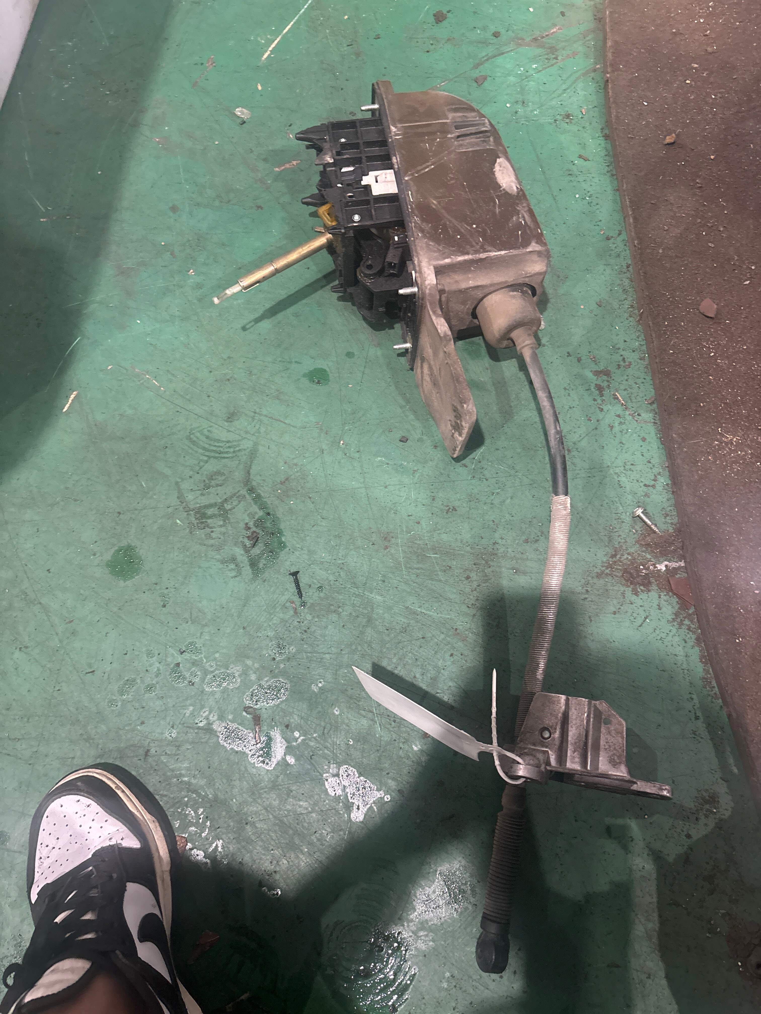 4B0713041R Shift Mechanism Assembly