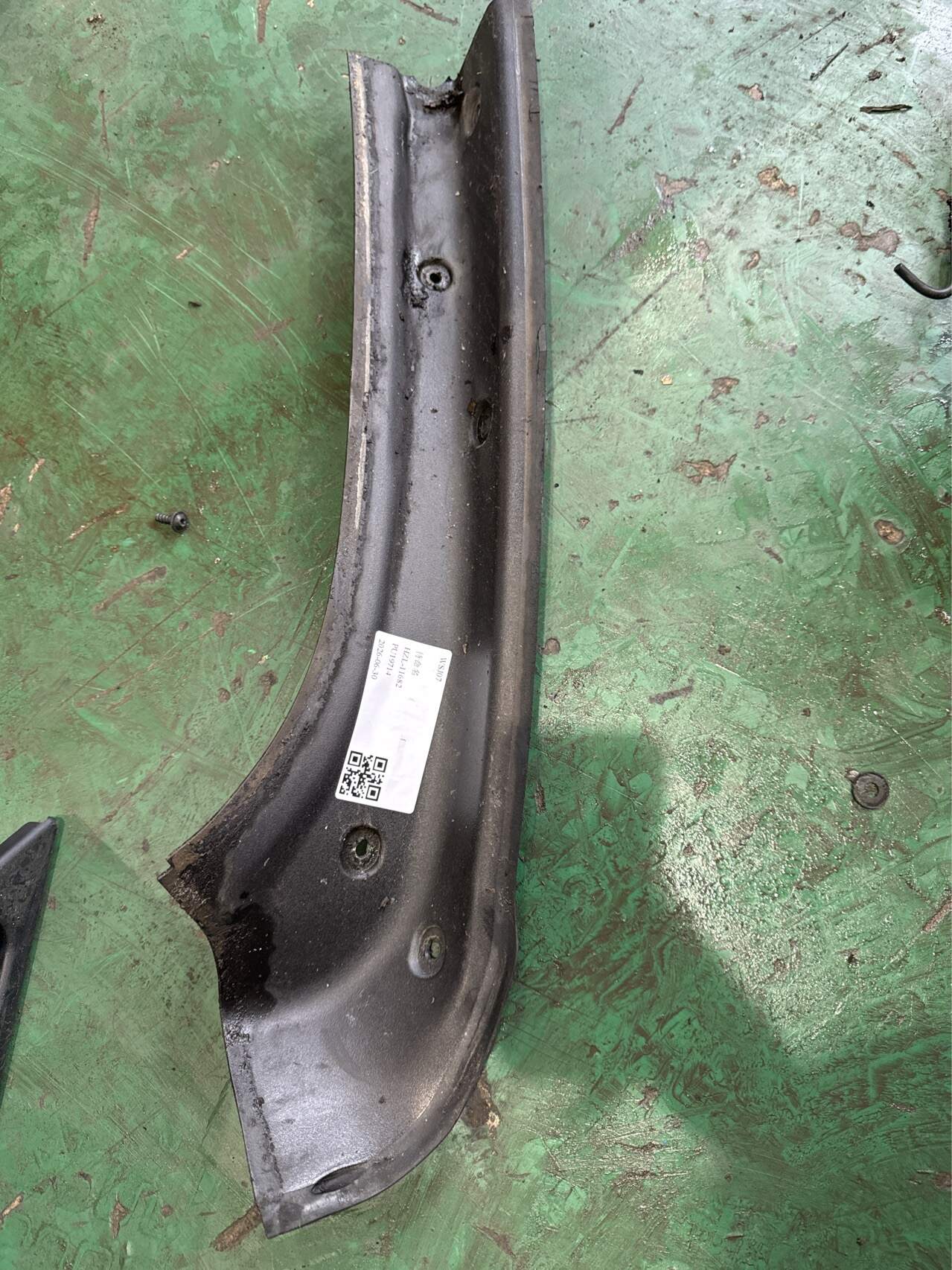 A1666930100 D-Pillar Molded Cover, Left
