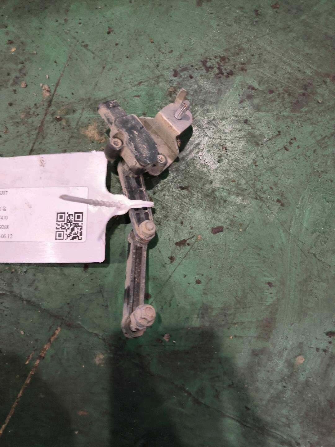 P0006097AF Vehicle Height Sensor and Mounting Bracket Assembly - Front Right