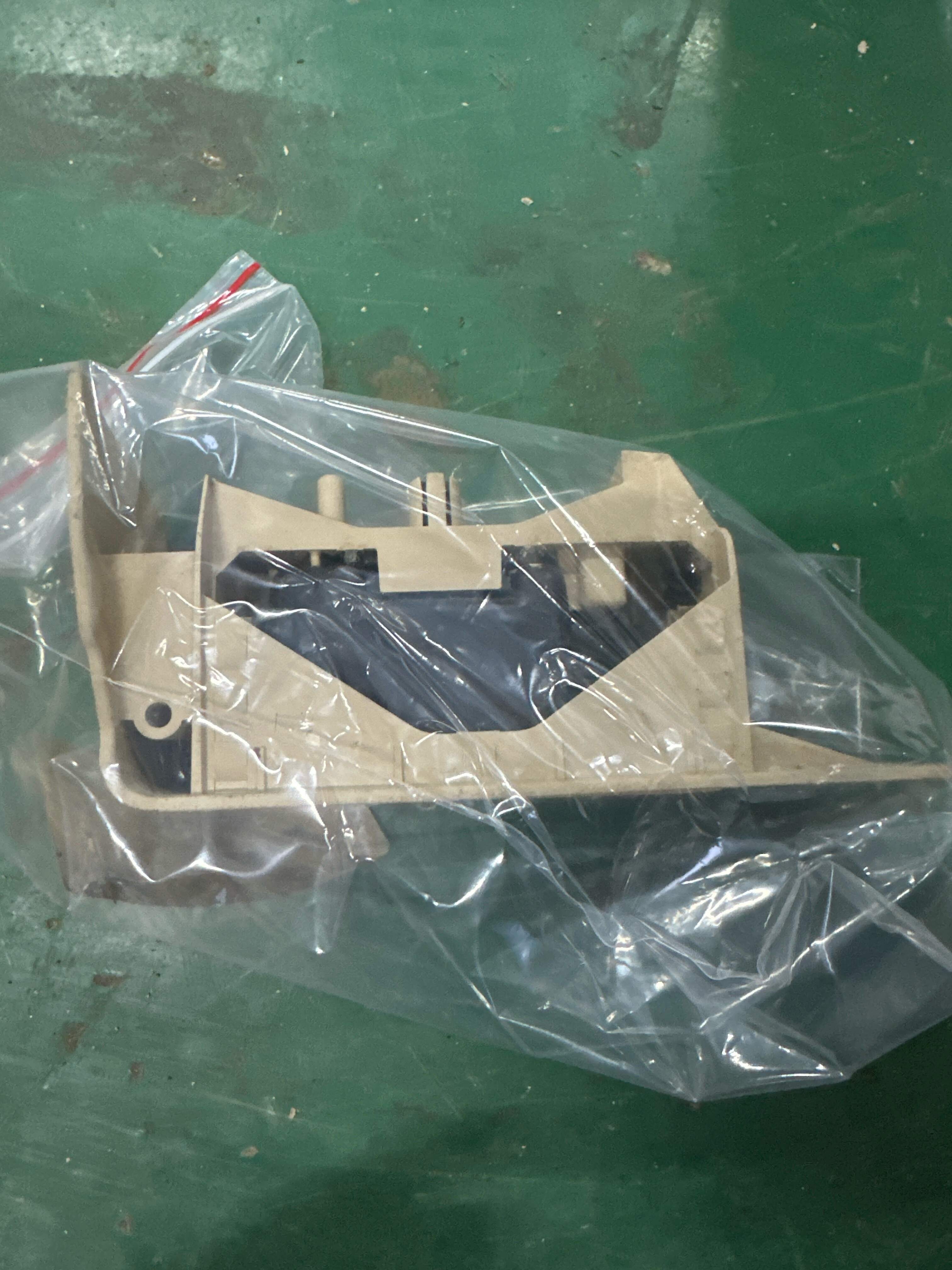 51427226450 后门内饰板烟灰盒(右)