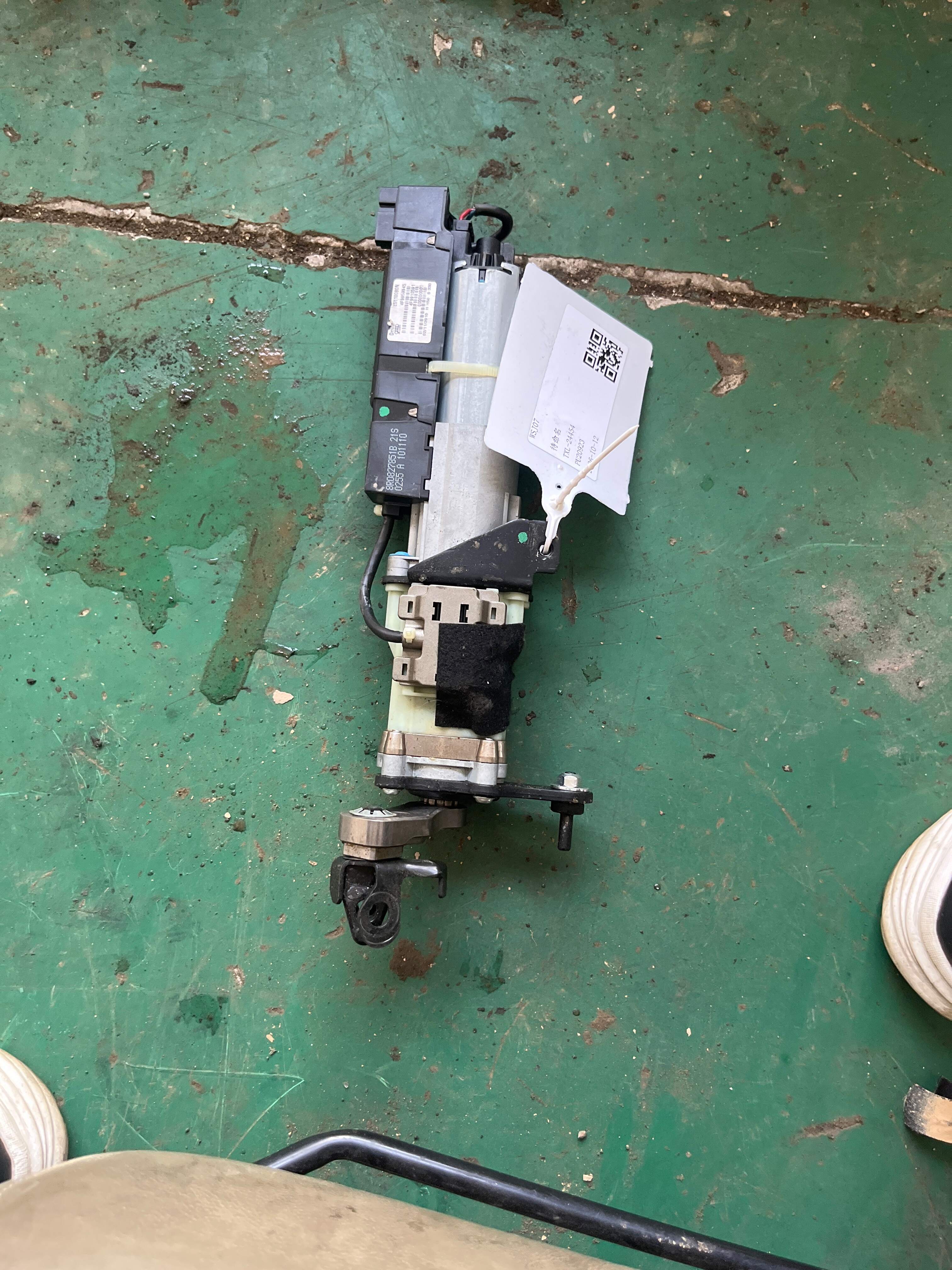 8R0827851B 尾盖举升电机(左)