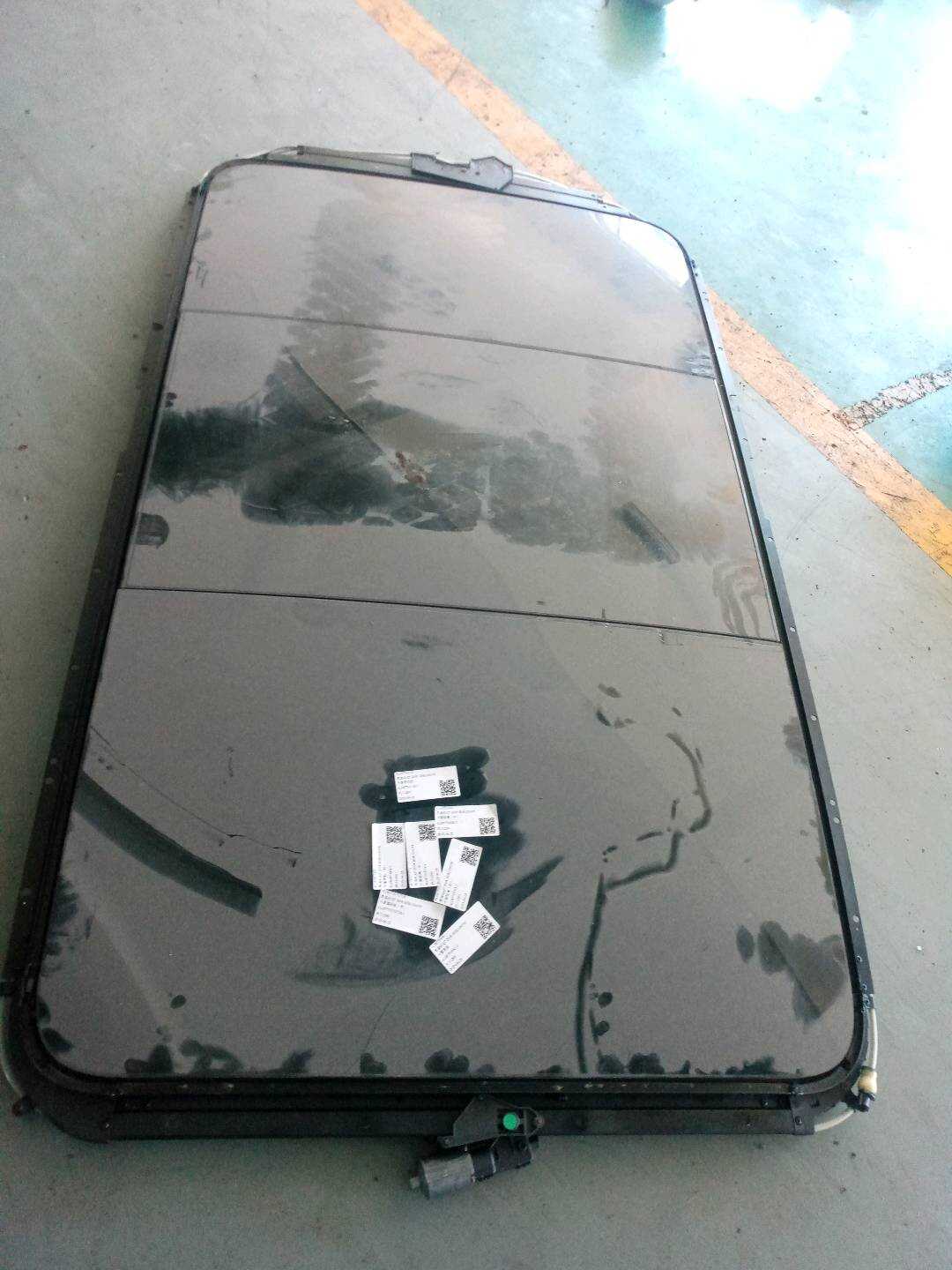 4L0877651D 天窗导流板