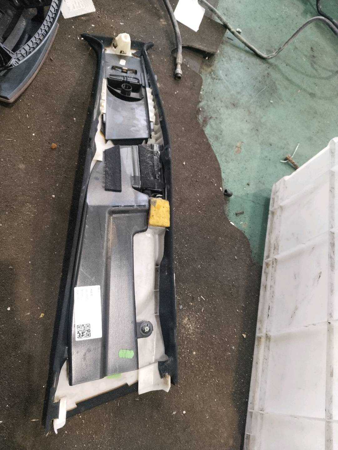 A22169011269E63 B柱内衬（左上）