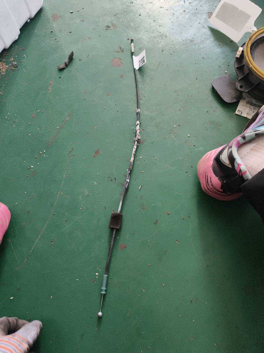 6977042020 后门内拉手锁止拉线(左)