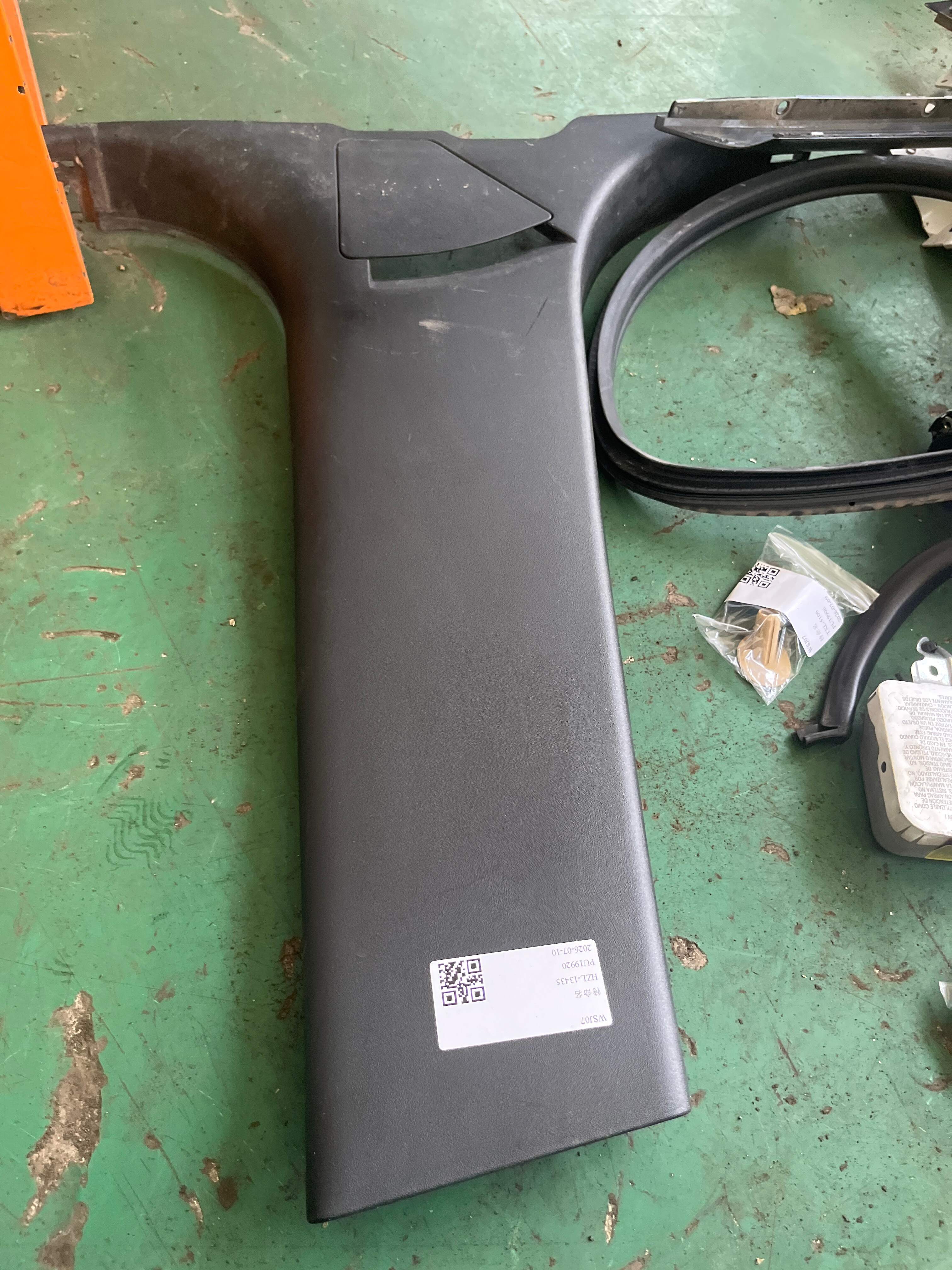 LR025468 B-Pillar Inner Trim (Lower Right)