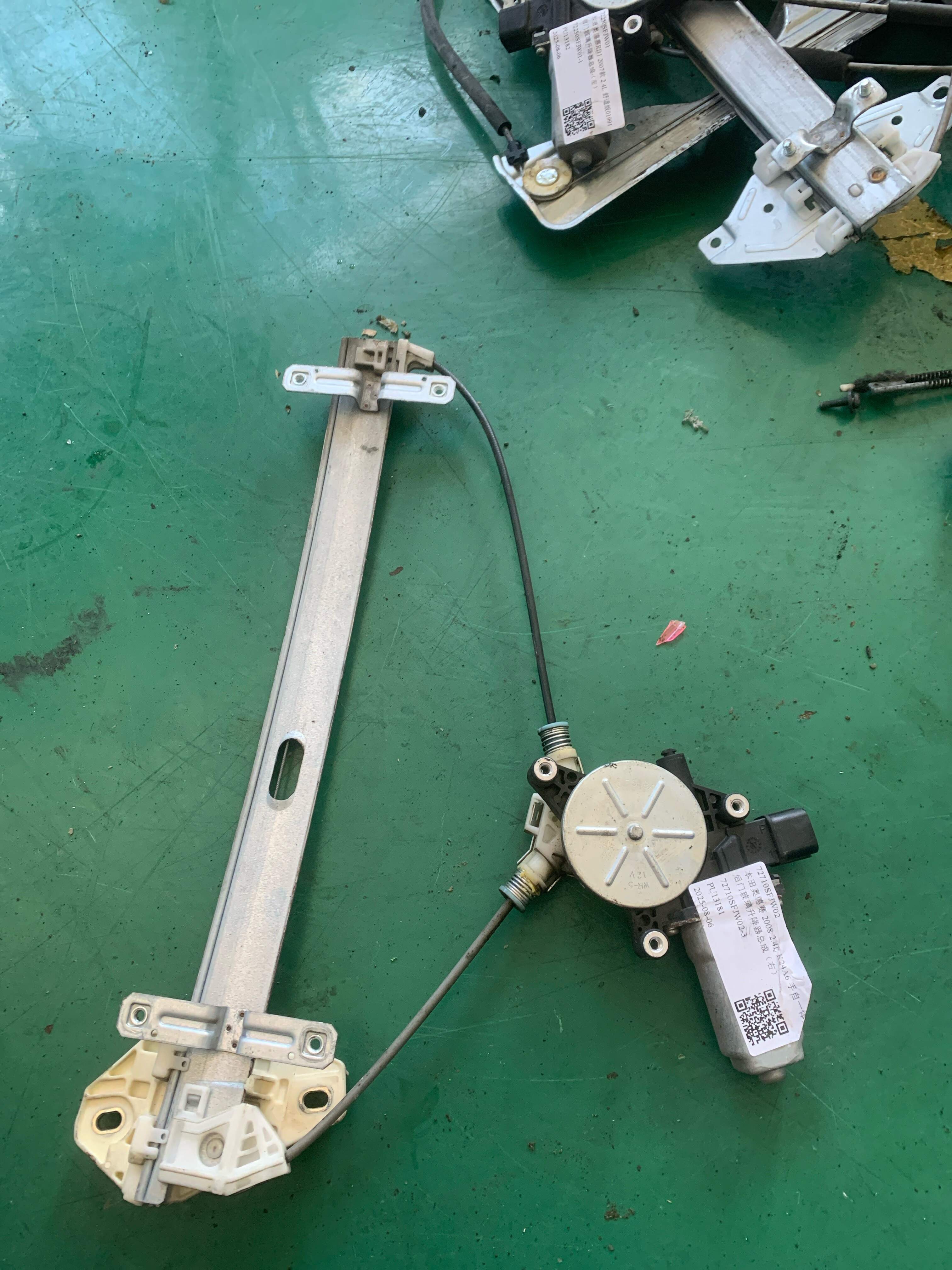 72710SFJW02 后门玻璃升降器总成（右）