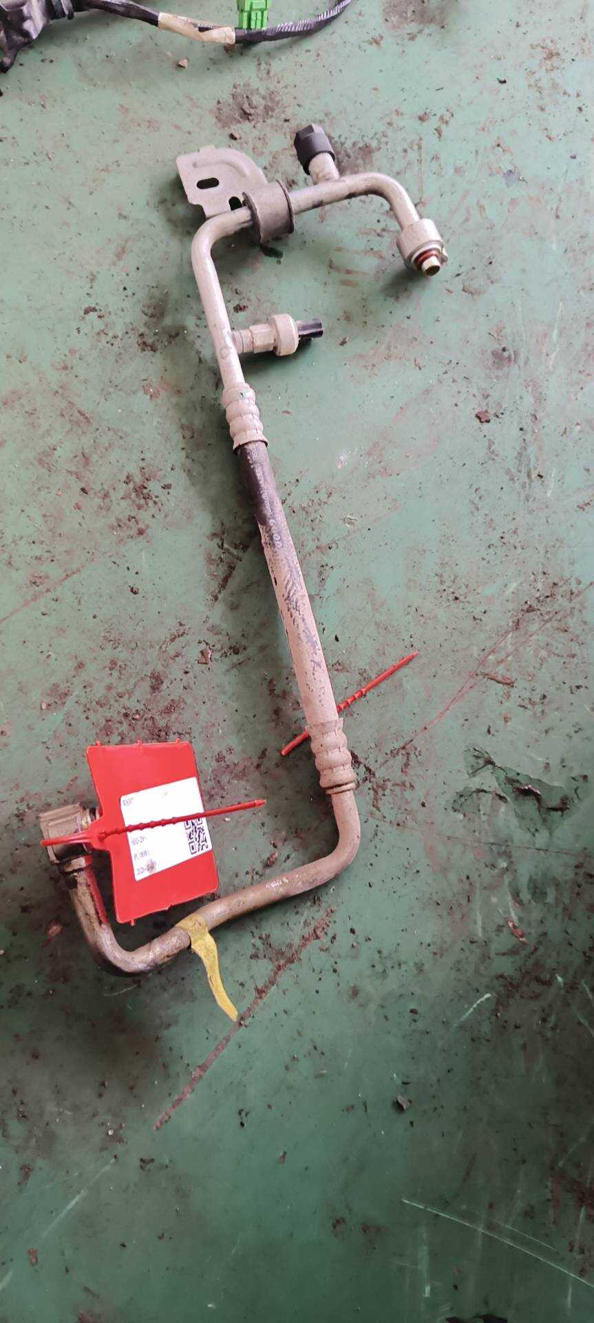 CT4Z19972D A/C High Pressure Pipe (Condenser to Compressor)