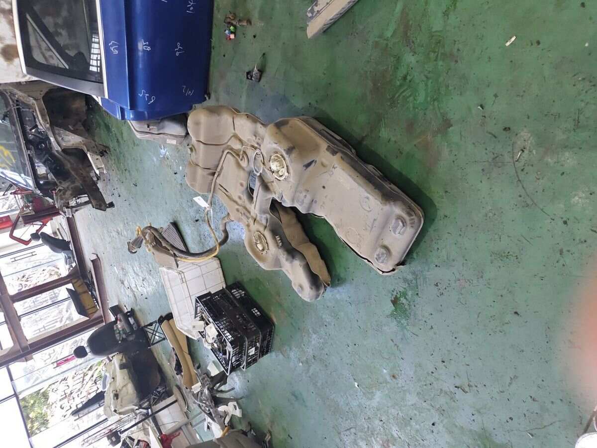 7L8919087C Fuel Pump, Right