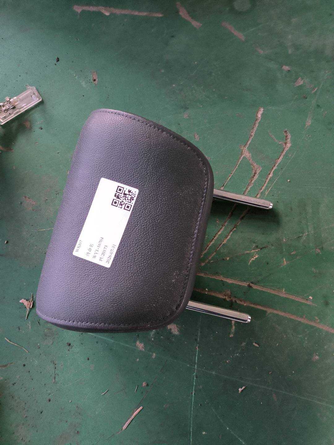 8KD885973A 带护套的头枕