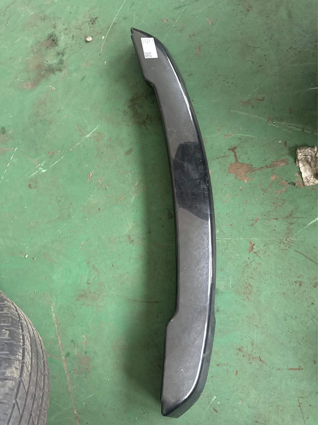 LR012215 Rear Spoiler
