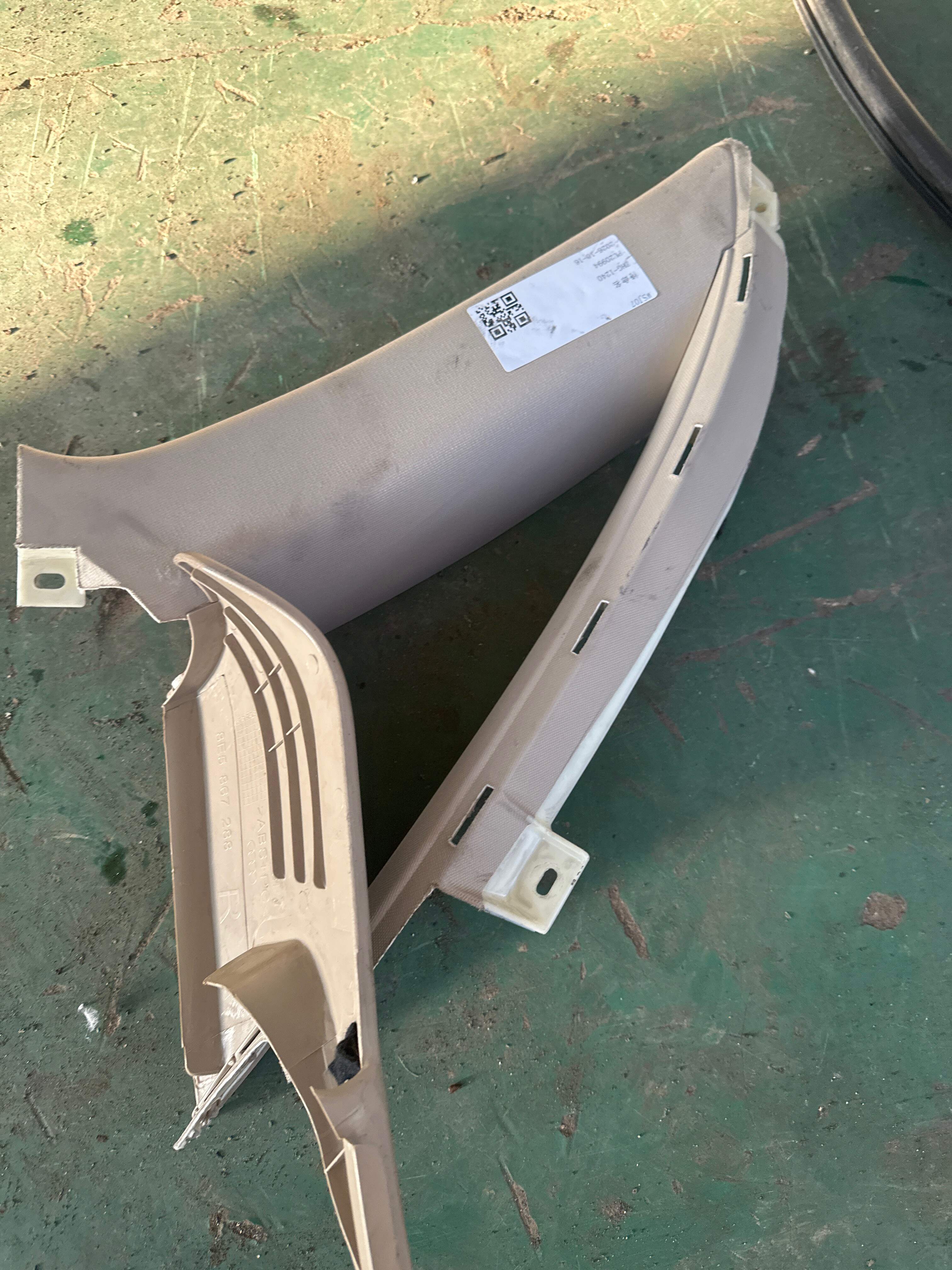 8E5867288A C-Pillar Inner Trim (Upper Right)