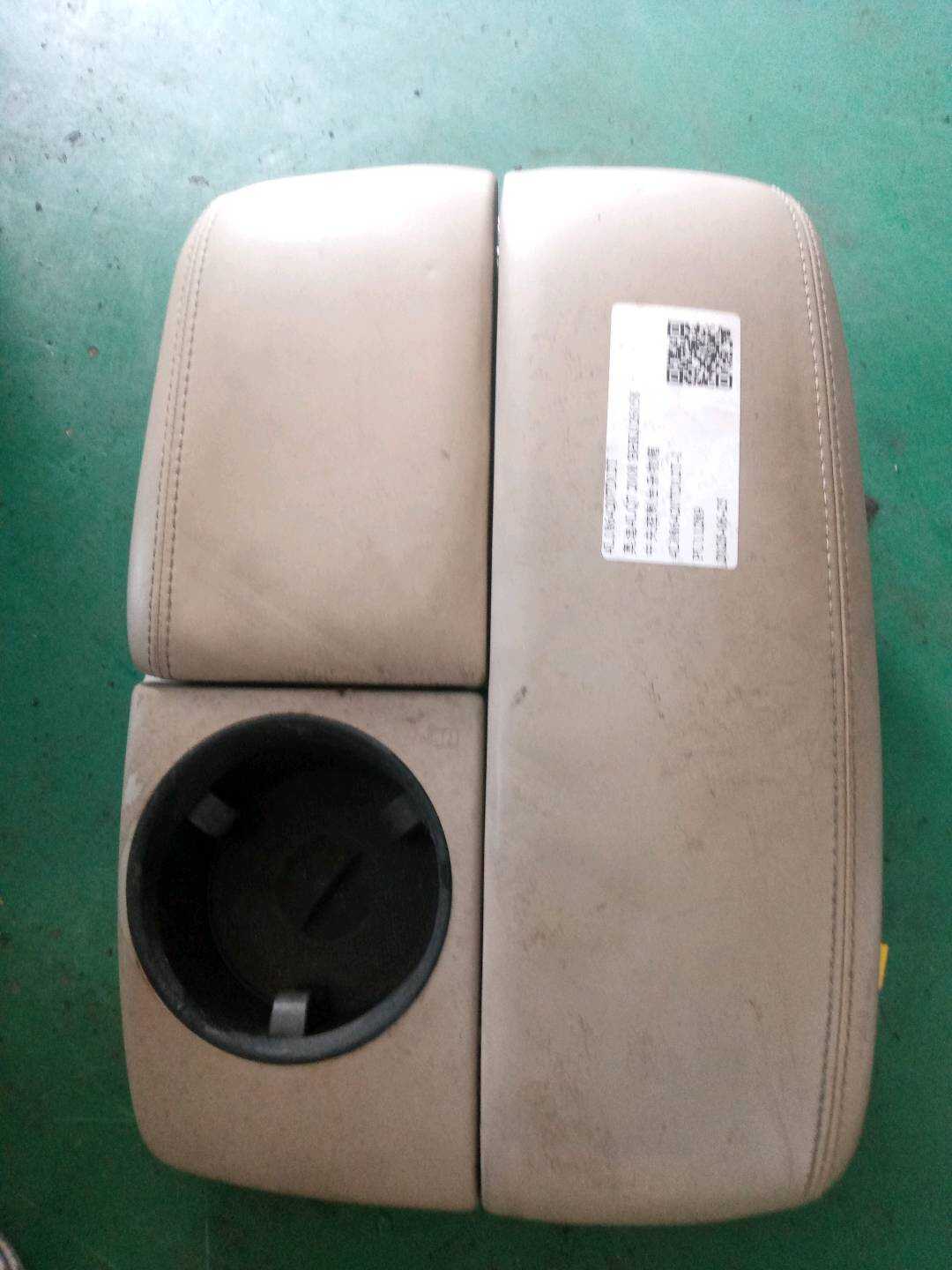 4L1864207D12T 中央控制台杂物箱