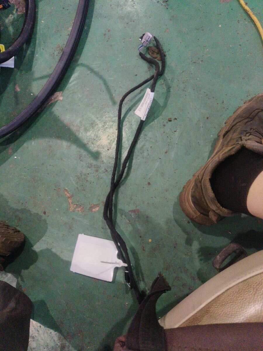 C2Z3021 扬声器连杆线束