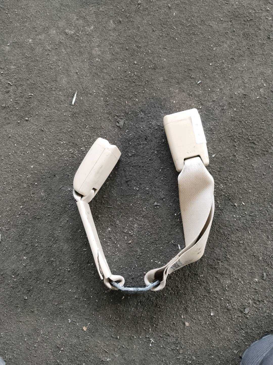 7348033150A0 后座椅中央安全带扣(左)