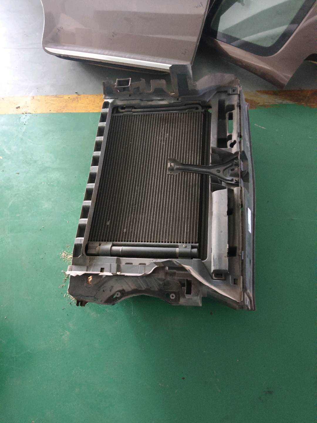 1T0805588AC9B9 水箱框架