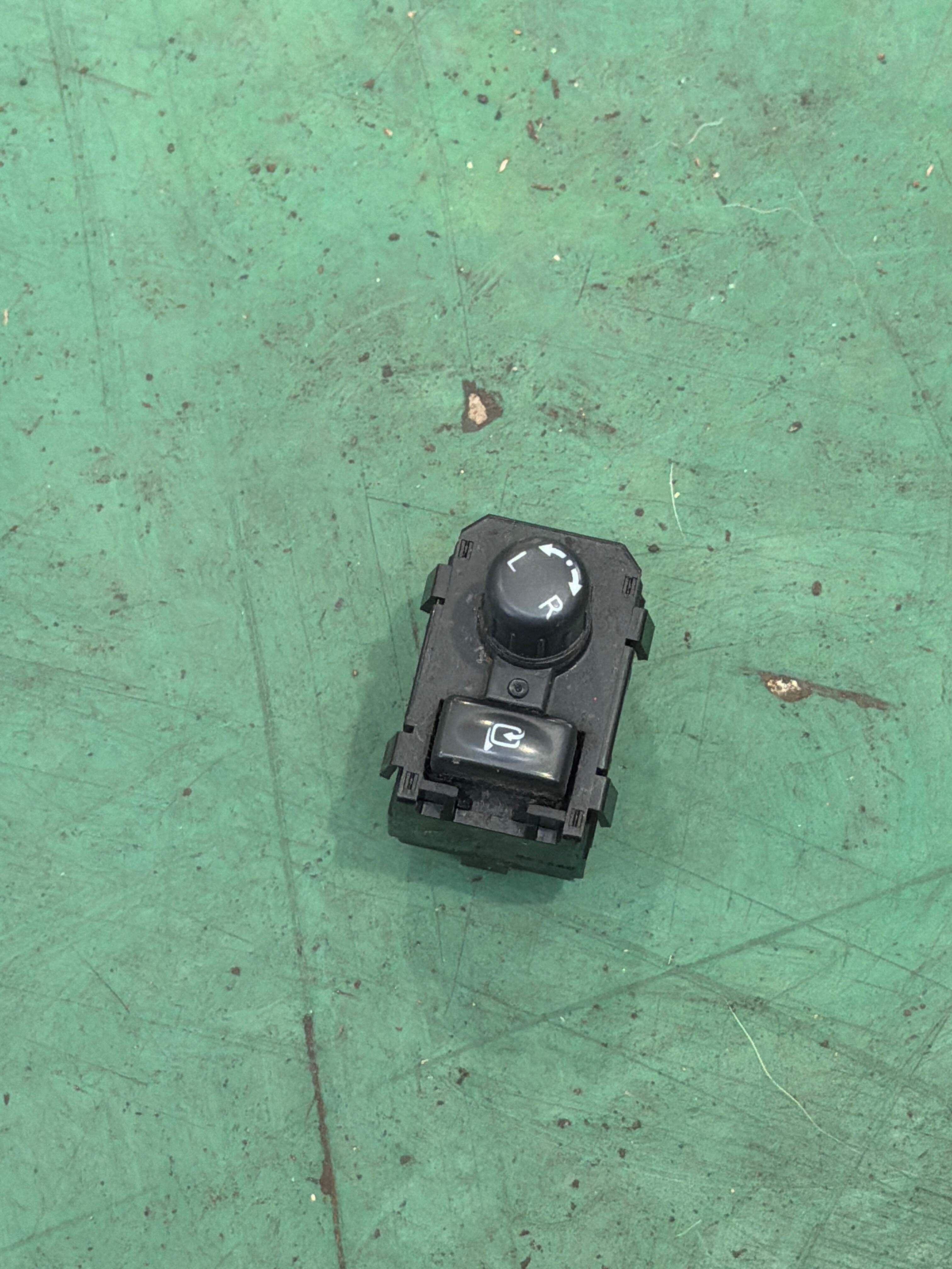 255701AM0A 倒车镜调整开关
