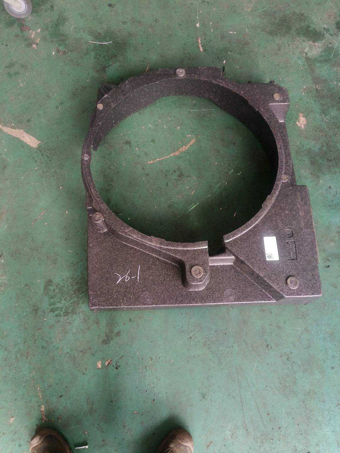 L8U0012109E 杂物箱