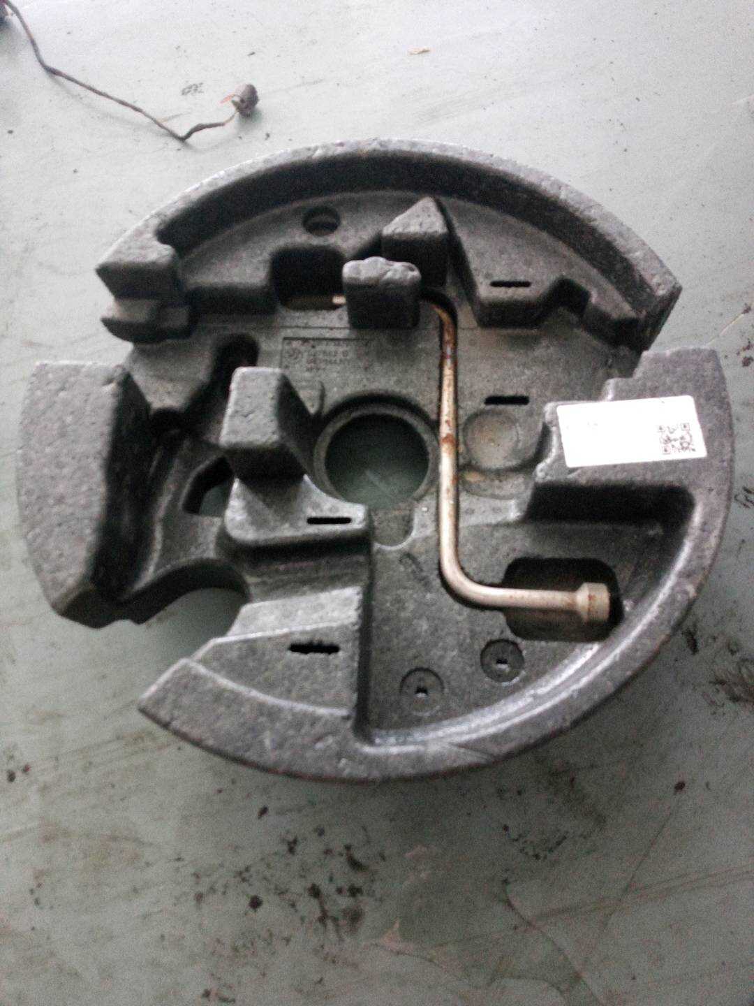 71116761420 备胎工具箱
