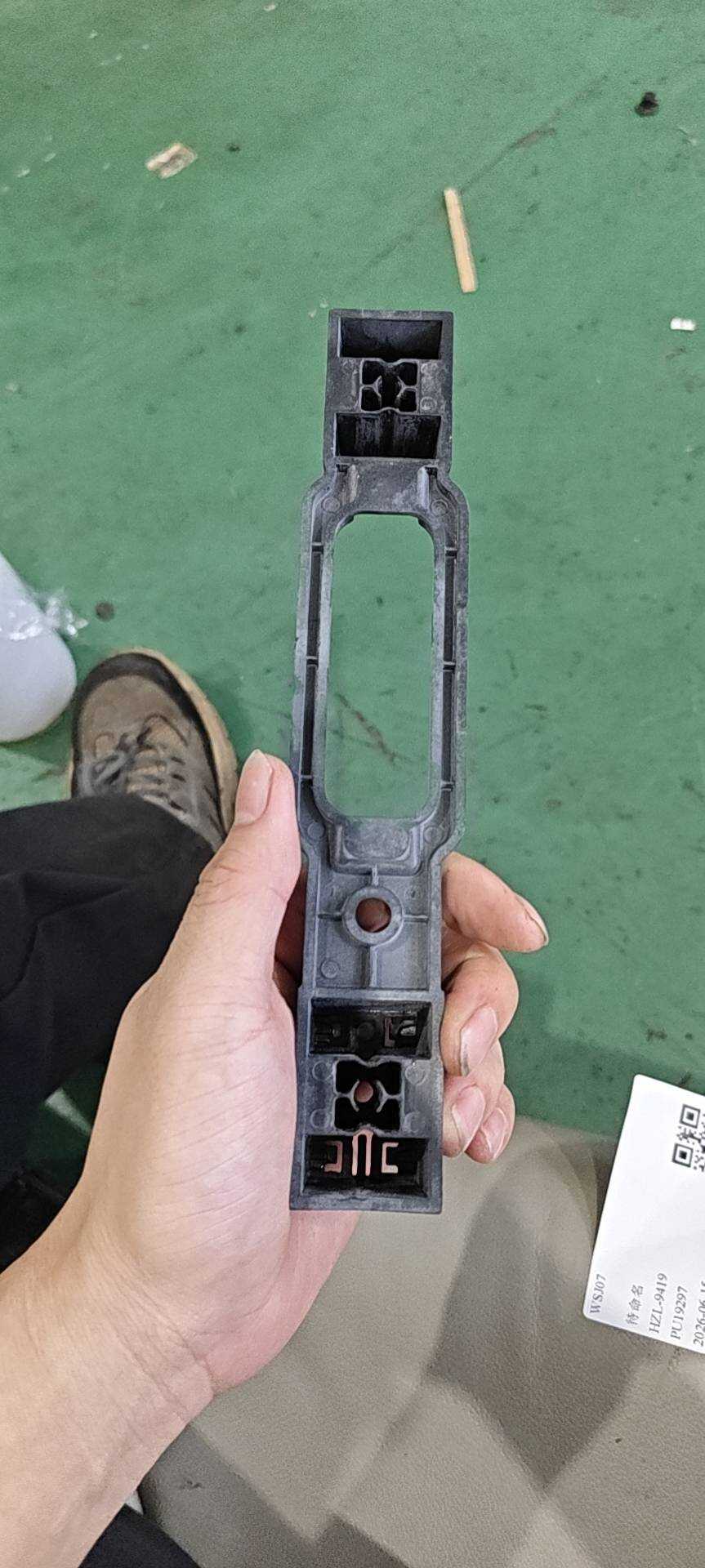 DS73F045M76BA 车顶扶手支架（右后）