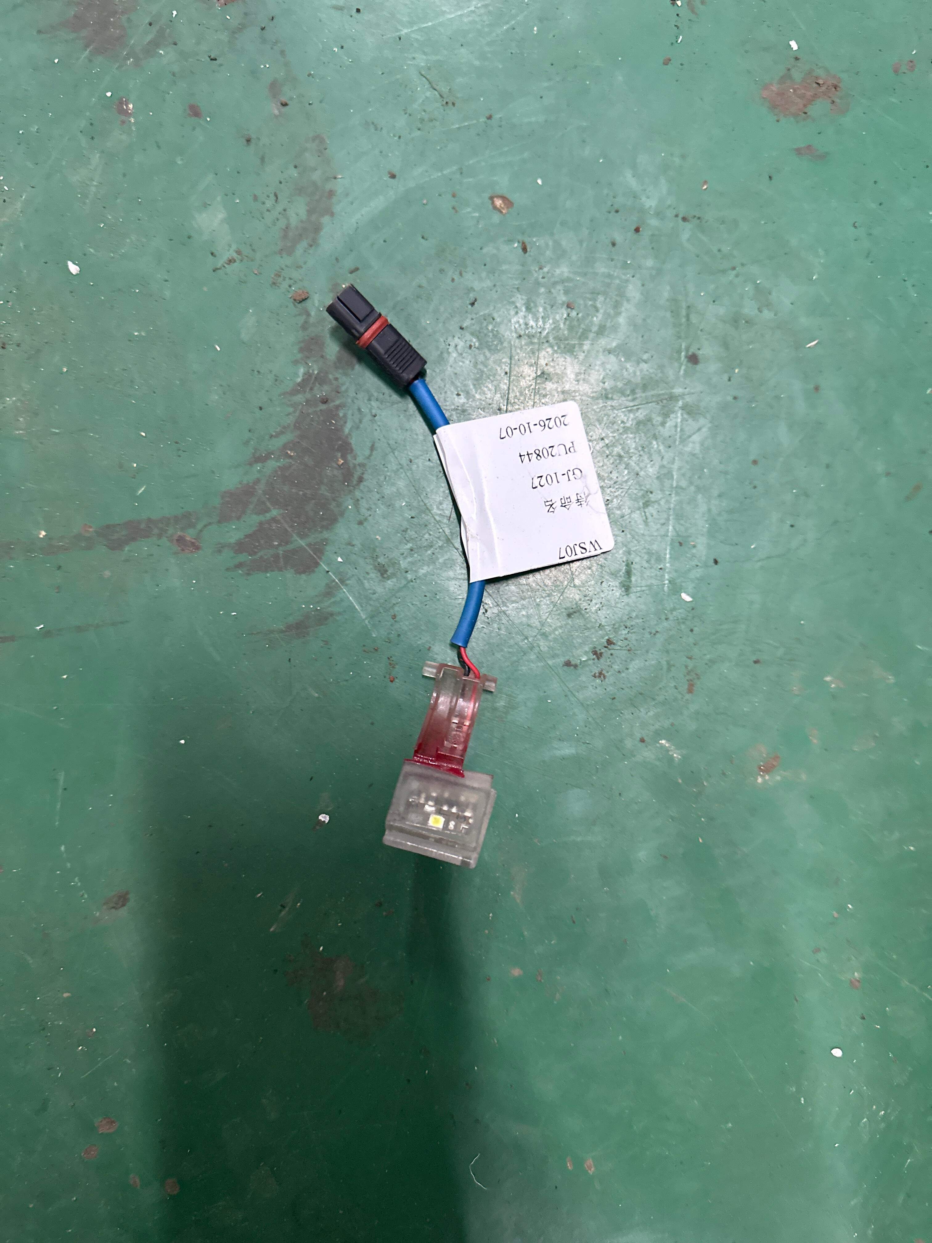 63177277447 前门内拉手照明灯(左)