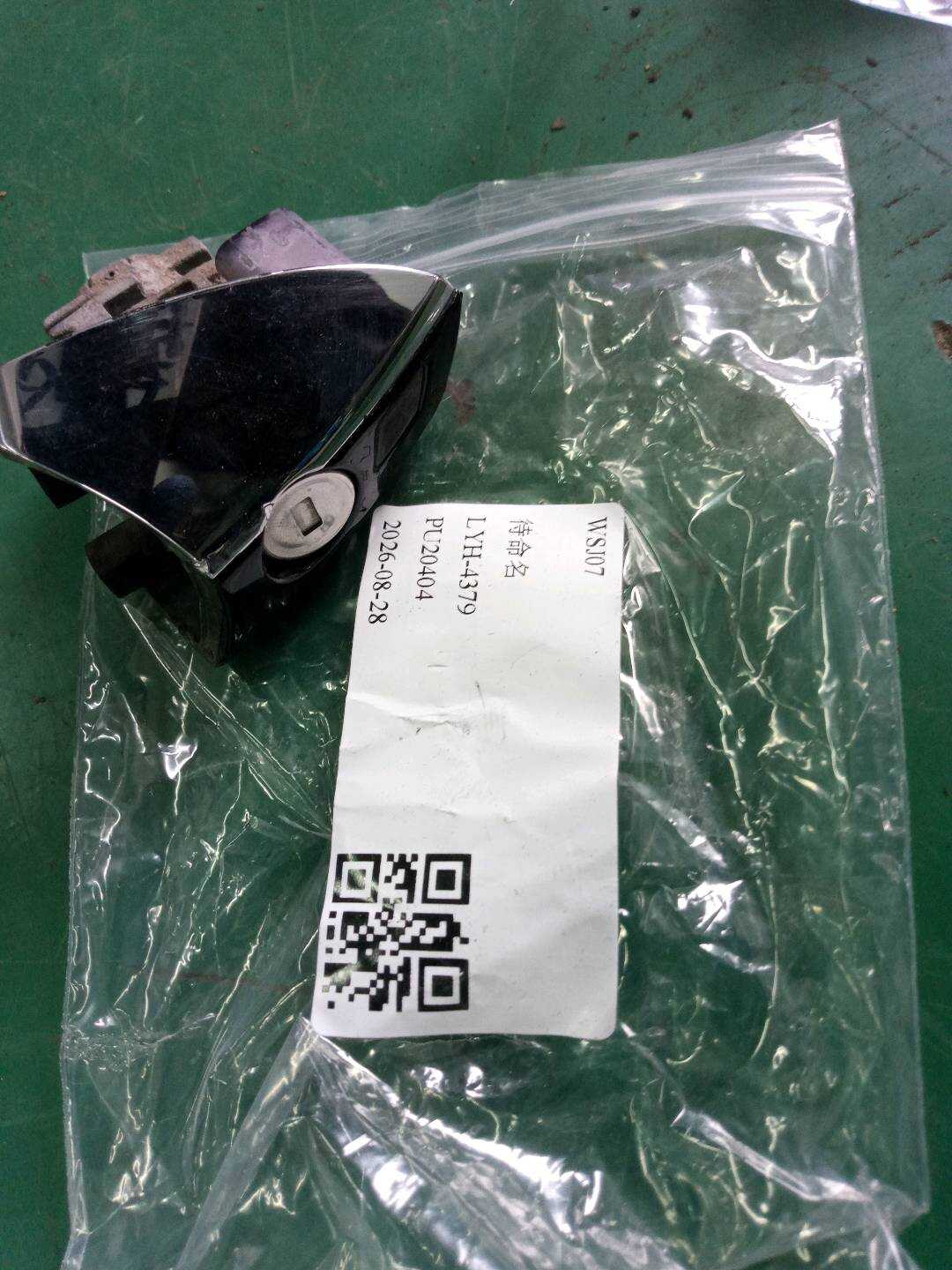 A22176013779197 前门外拉手饰盖(左)