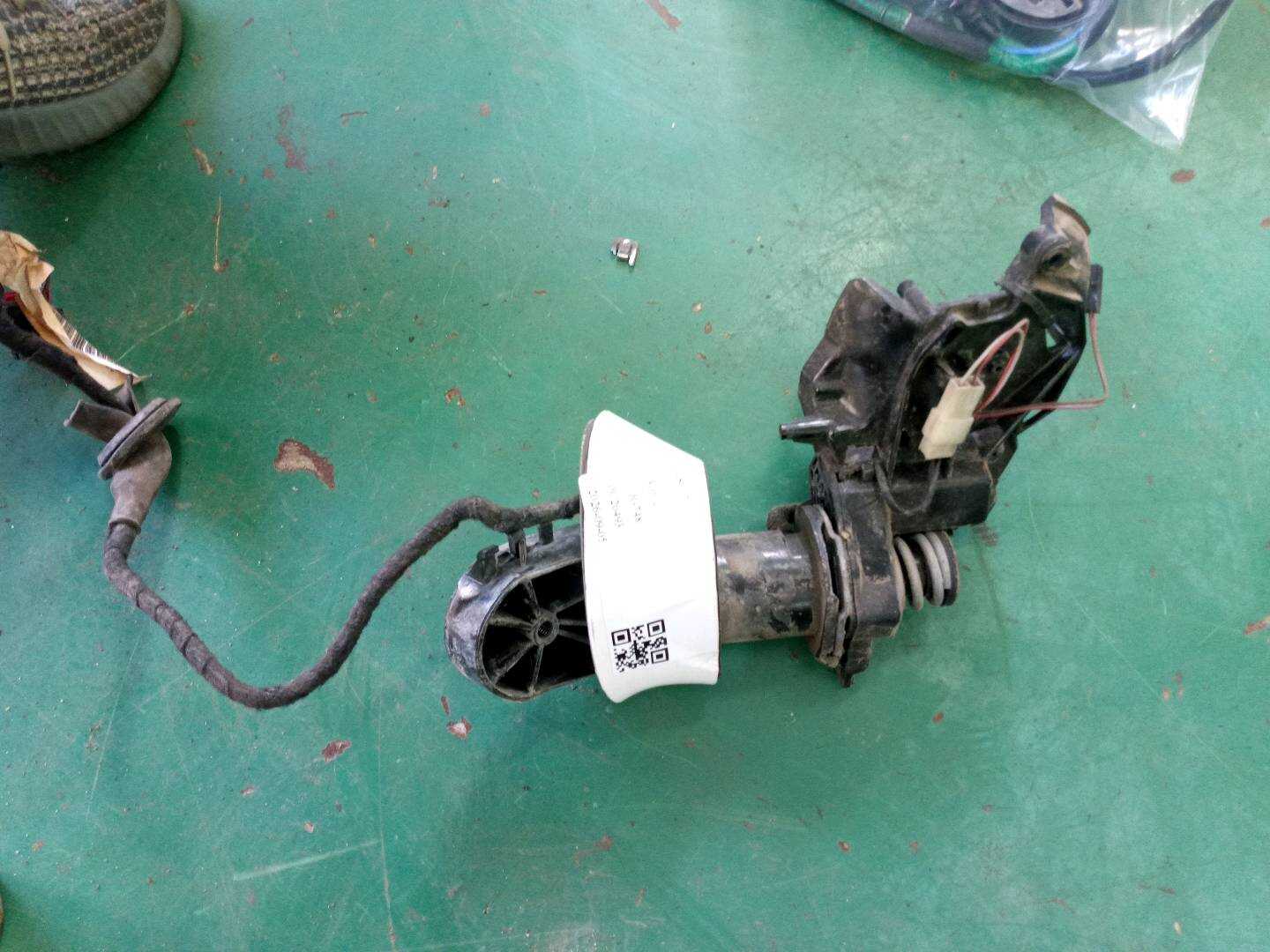 97073122000 Side Mirror Mounting Base, Right