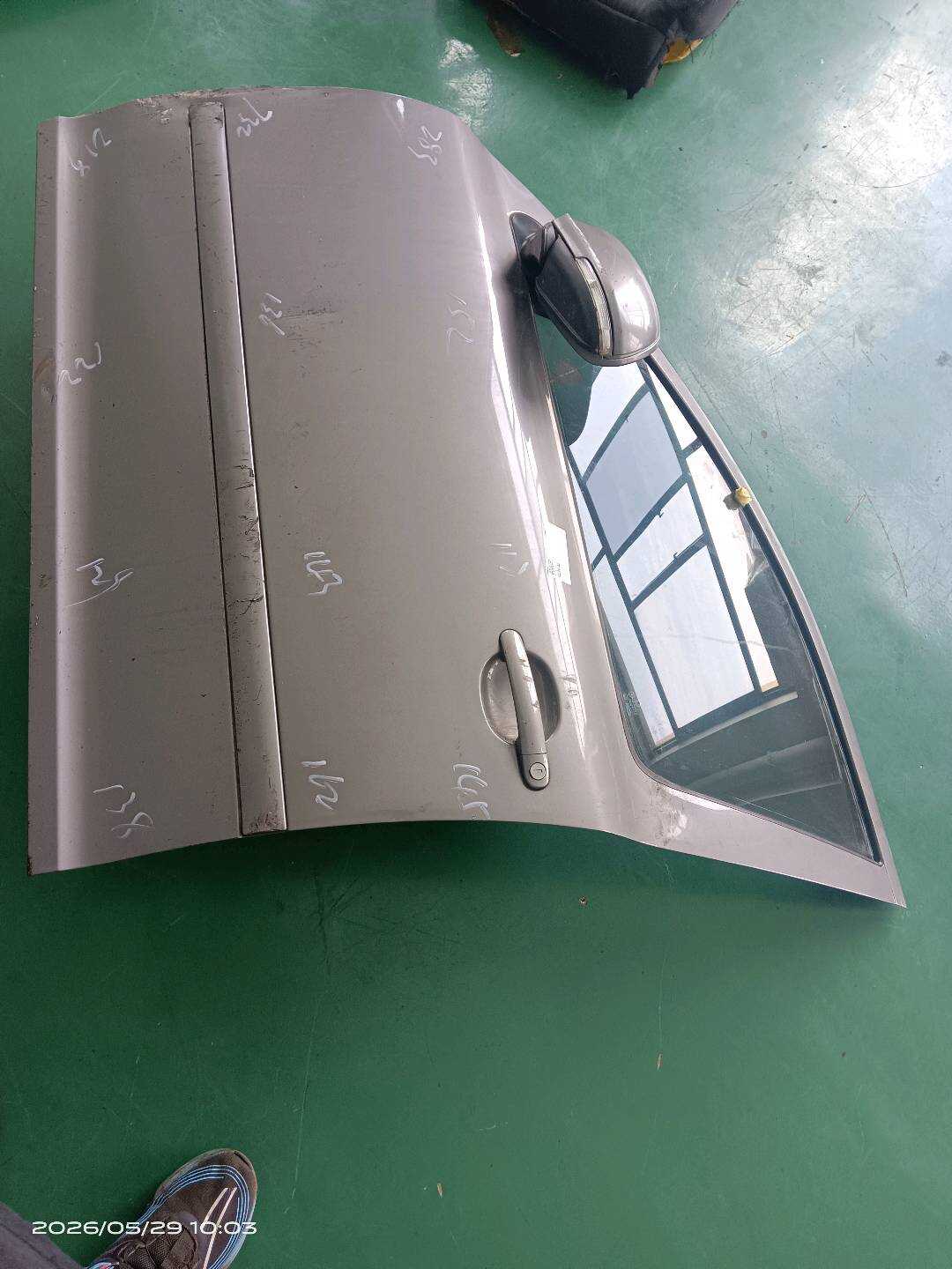 1Z0831051 前门壳（左）