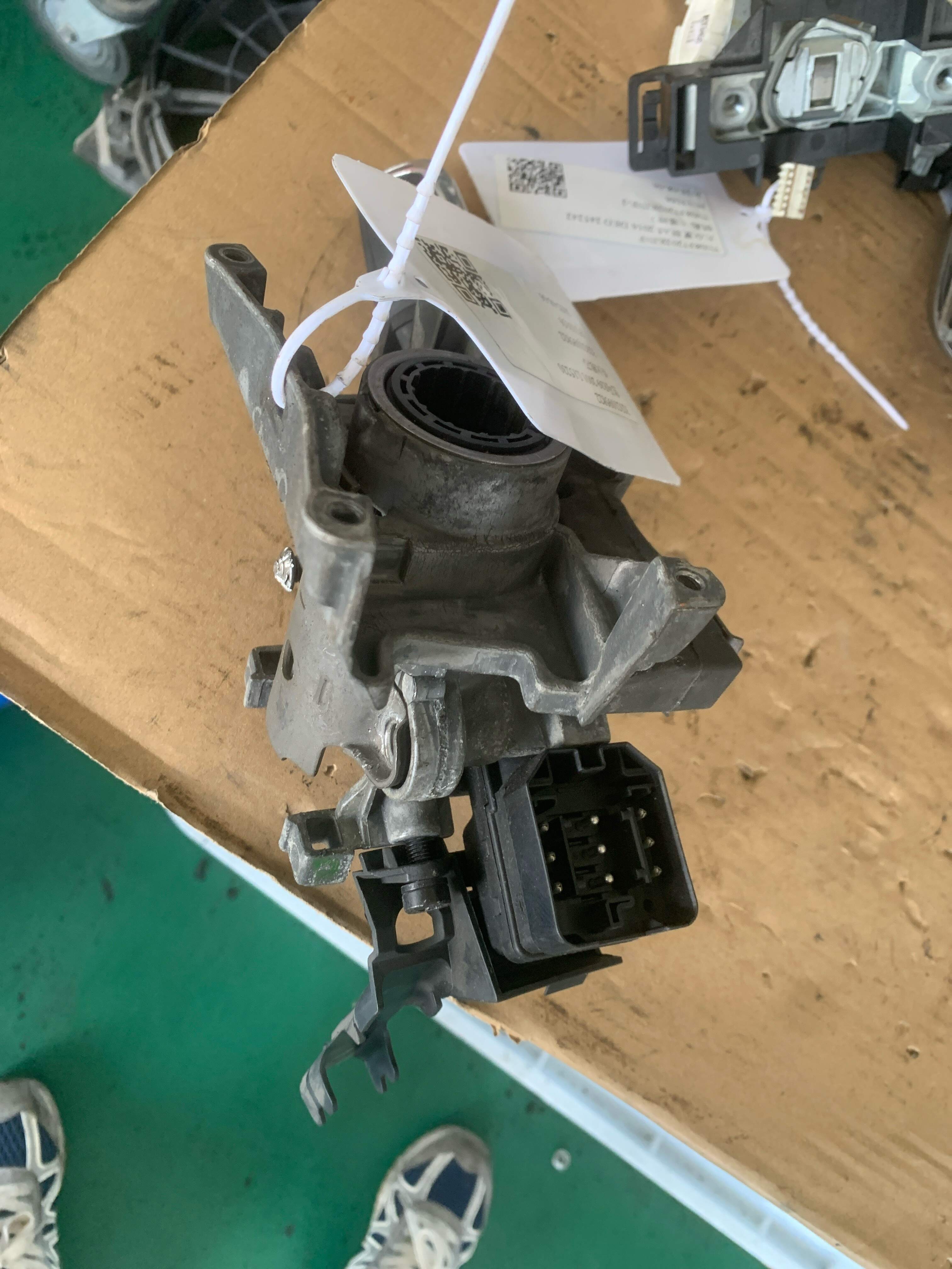 32321095822 Ignition Lock Cylinder