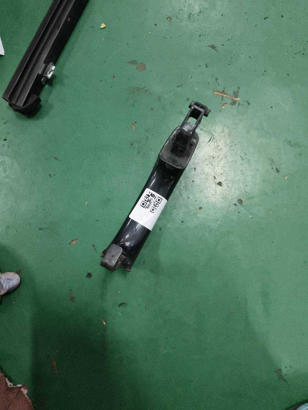 4L0837205 后门外拉手(左)