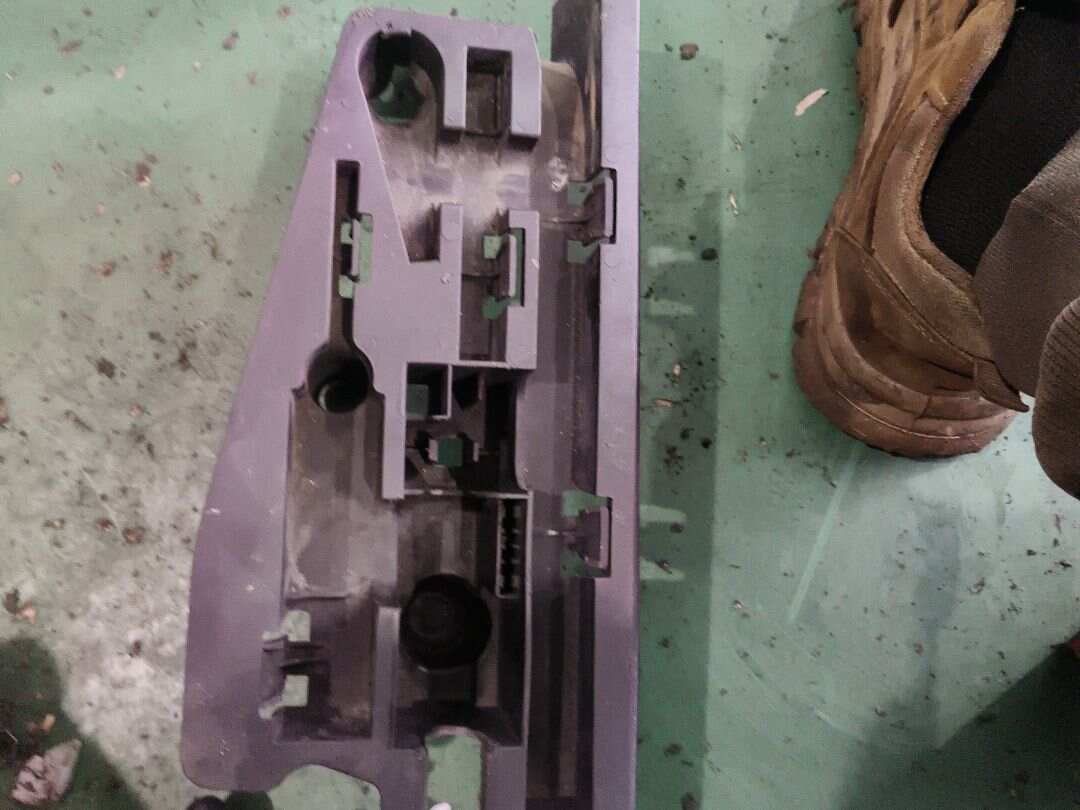 4F5012111A 备胎工具箱