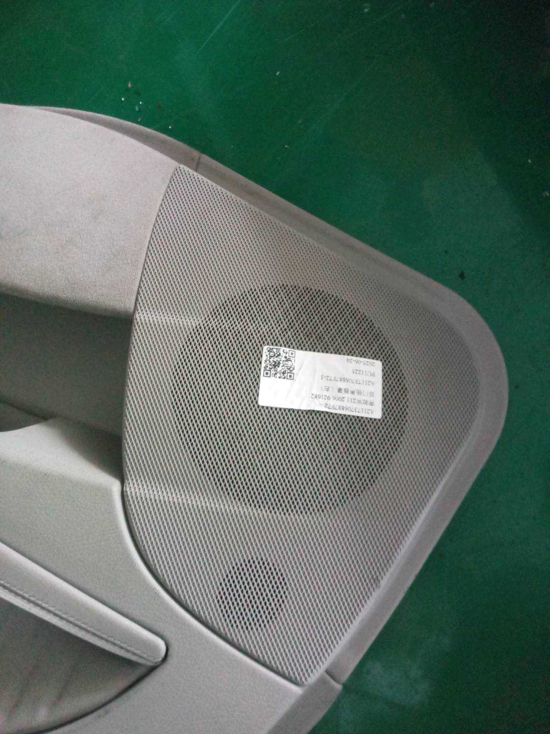 A21173706887F72 后门扬声器罩(右)