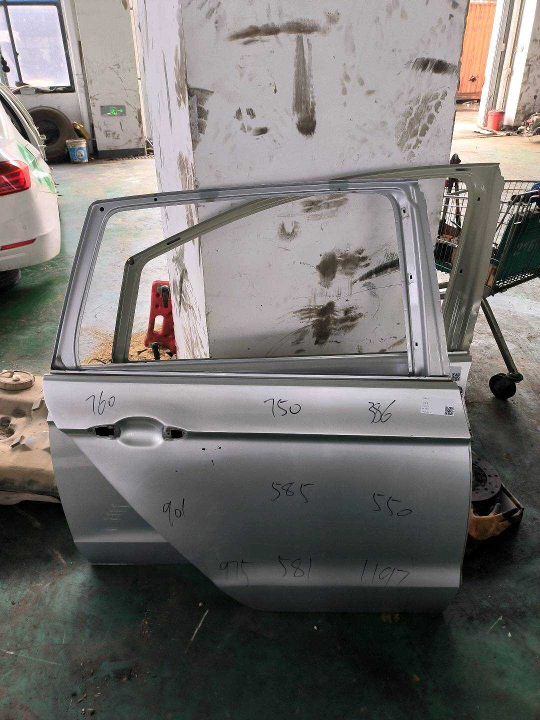 L510833056M 后门壳（右）