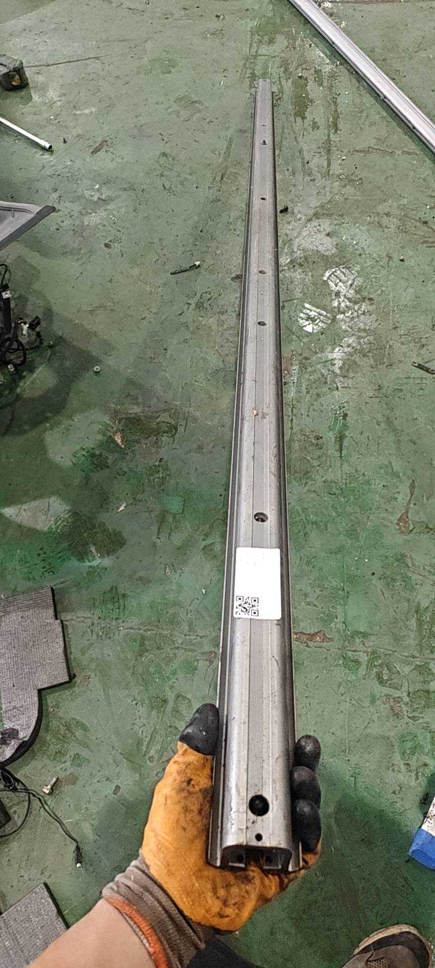 A63995067957D53 右外侧座椅滑轨
